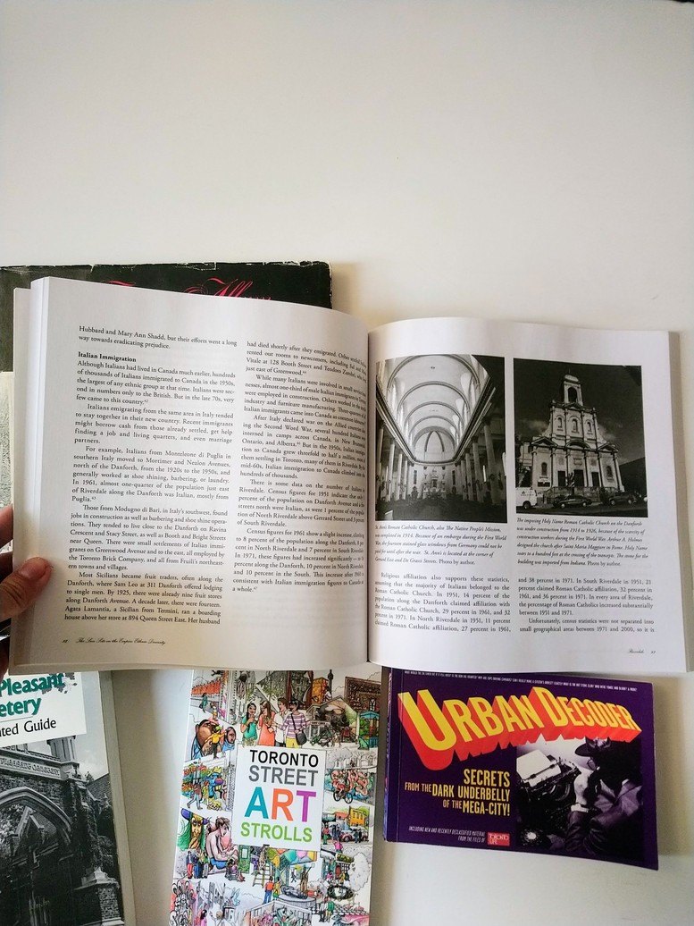 Toronto Neighbourhood & History books!! - photo 3