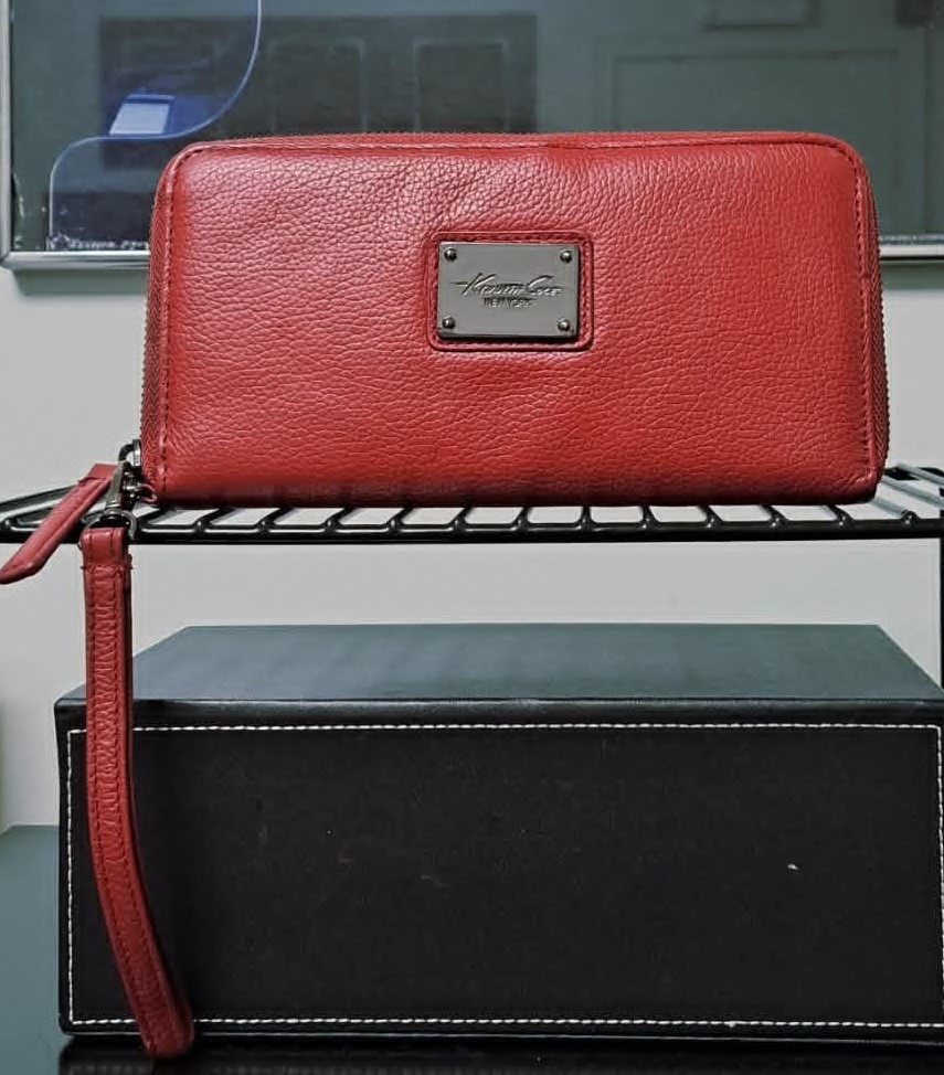Kenneth Cole New York Genuine Leather Wristlet Wallet Like New