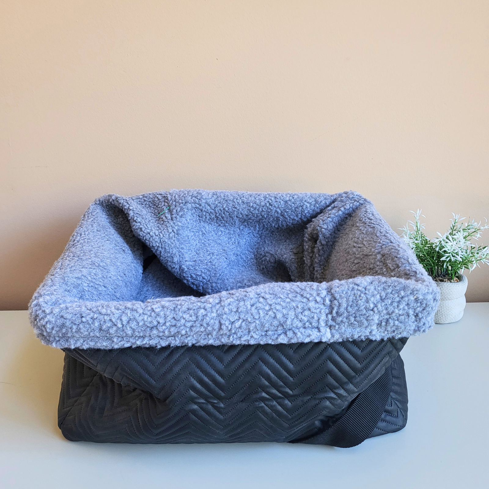 Dog Carrier - Comfy Dog Booster Seat - Like New! 🐶