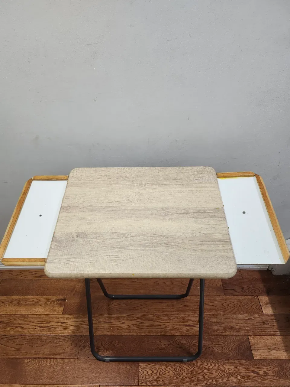 Portable folding table