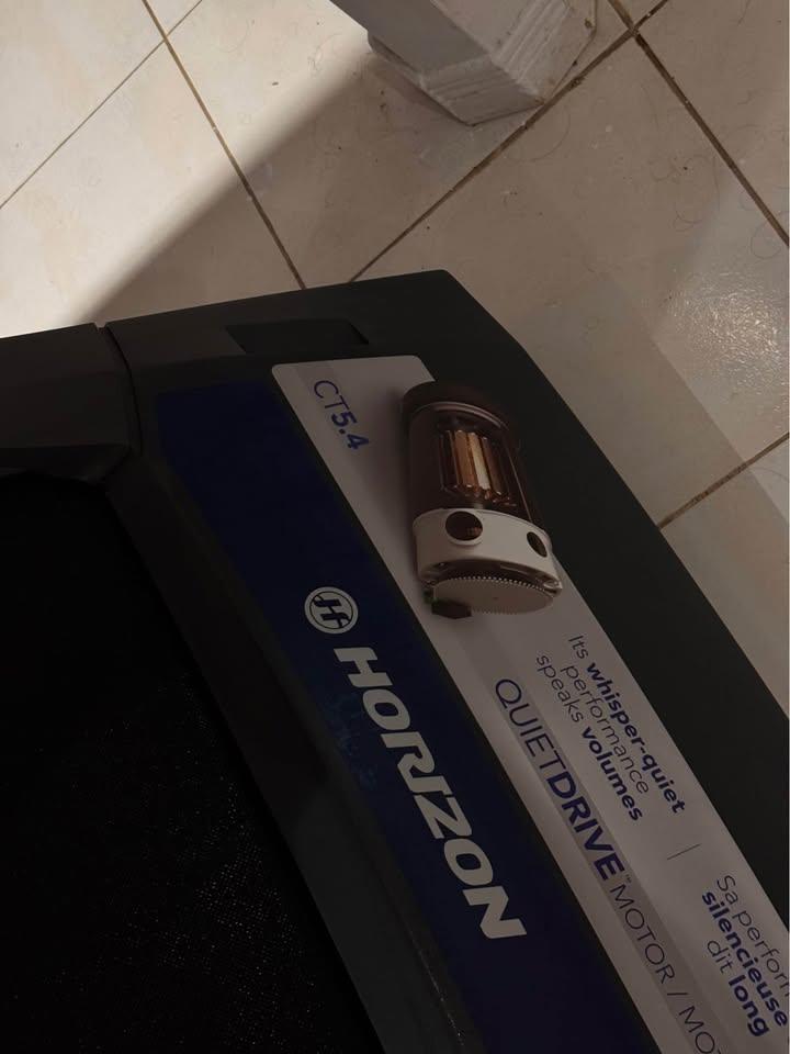 Moving Out Sale: Horizon CT5.4 Folding Treadmill - photo 3