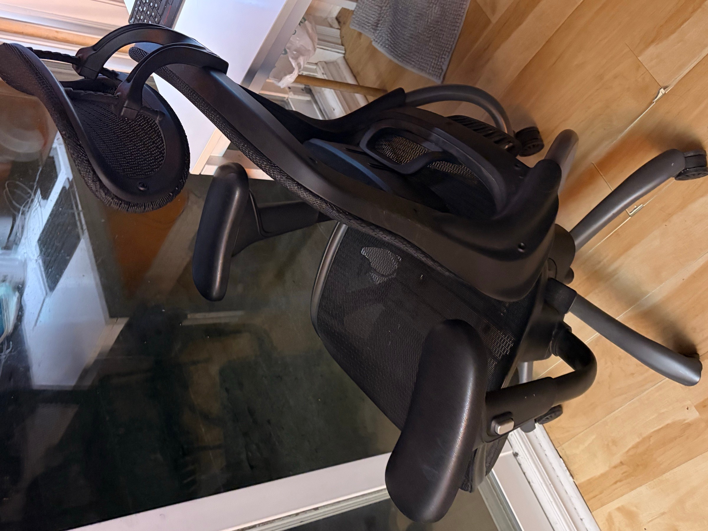 Ergonomic mesh office chair — adjustable arms + headrest - photo 3