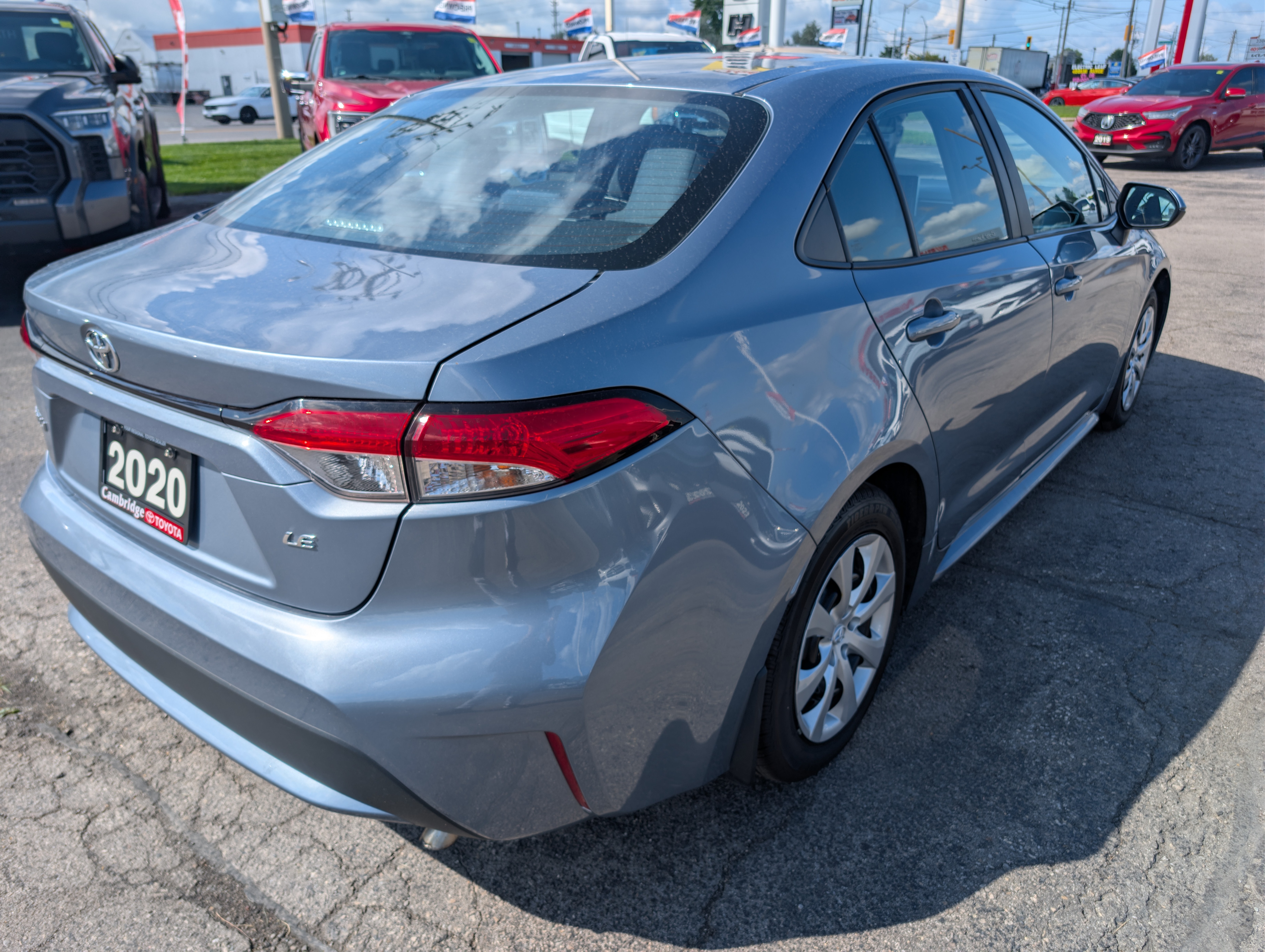 2020 Toyota Corolla LE - photo 2