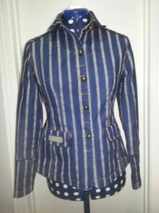 Kick-ass Buttony Navy Blue (Slightly Sparkly!) Striped Blazer