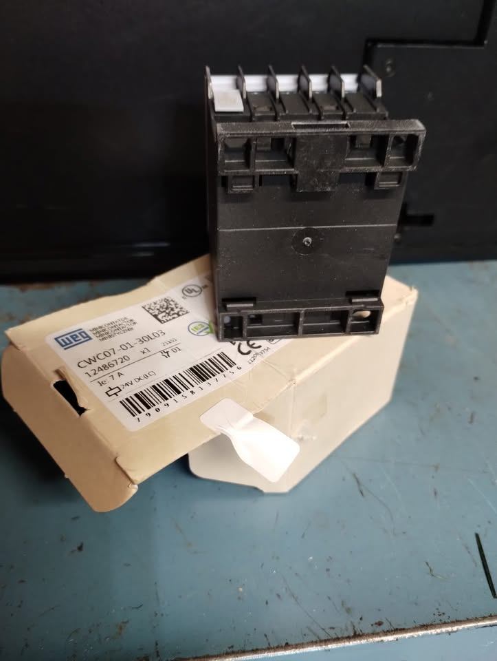 WEG Electric Mini-Contactor Model #:CWC07-01-30L03  3-P - photo 3