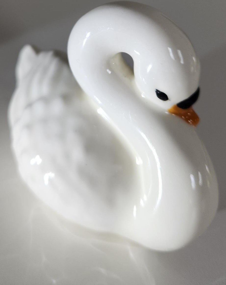 Vintage Ceramic Swan, Hand-Painted Details - photo 3