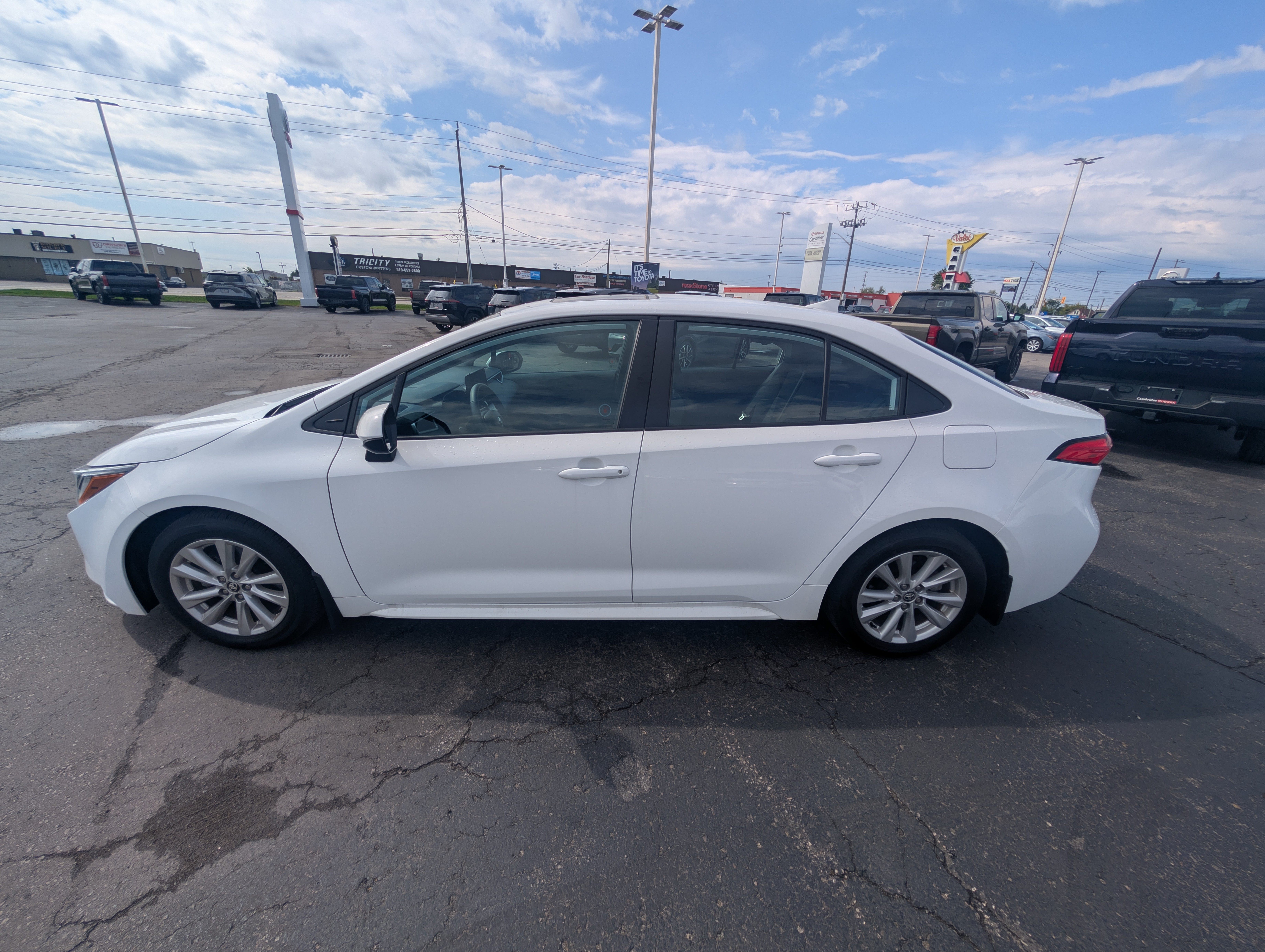 2024 Toyota Corolla LE - photo 3