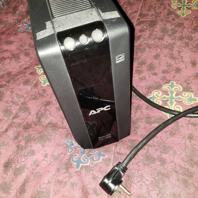 APC Back-UPS Pro 1000 (needs new battery) [L2]