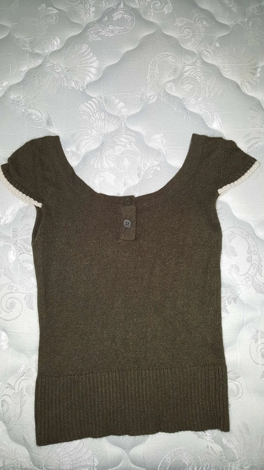 Cute Green Sweater T-Shirt with Cool Inner Trim and Button