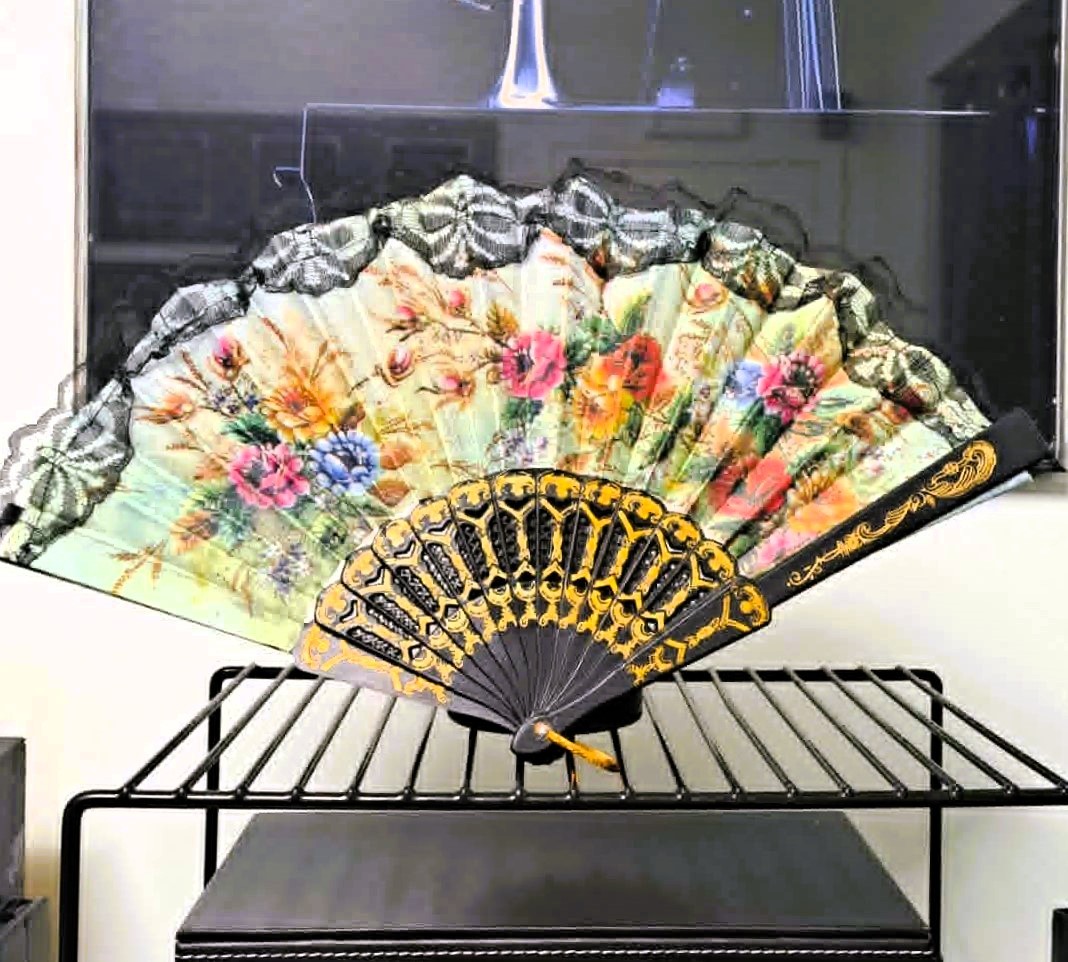 Spanish-Style Floral & Lace Hand Fan