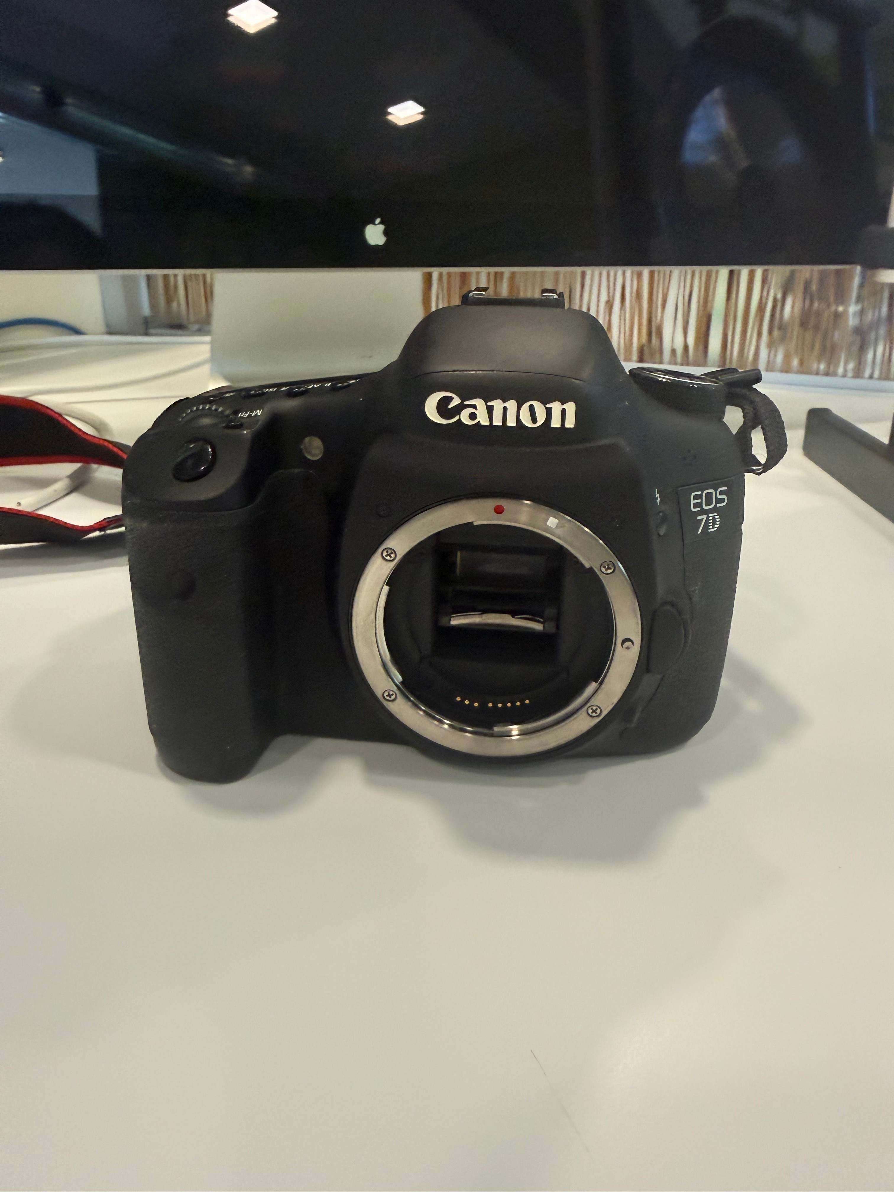 Canon EOS 7D DSLR Camera (Body Only)