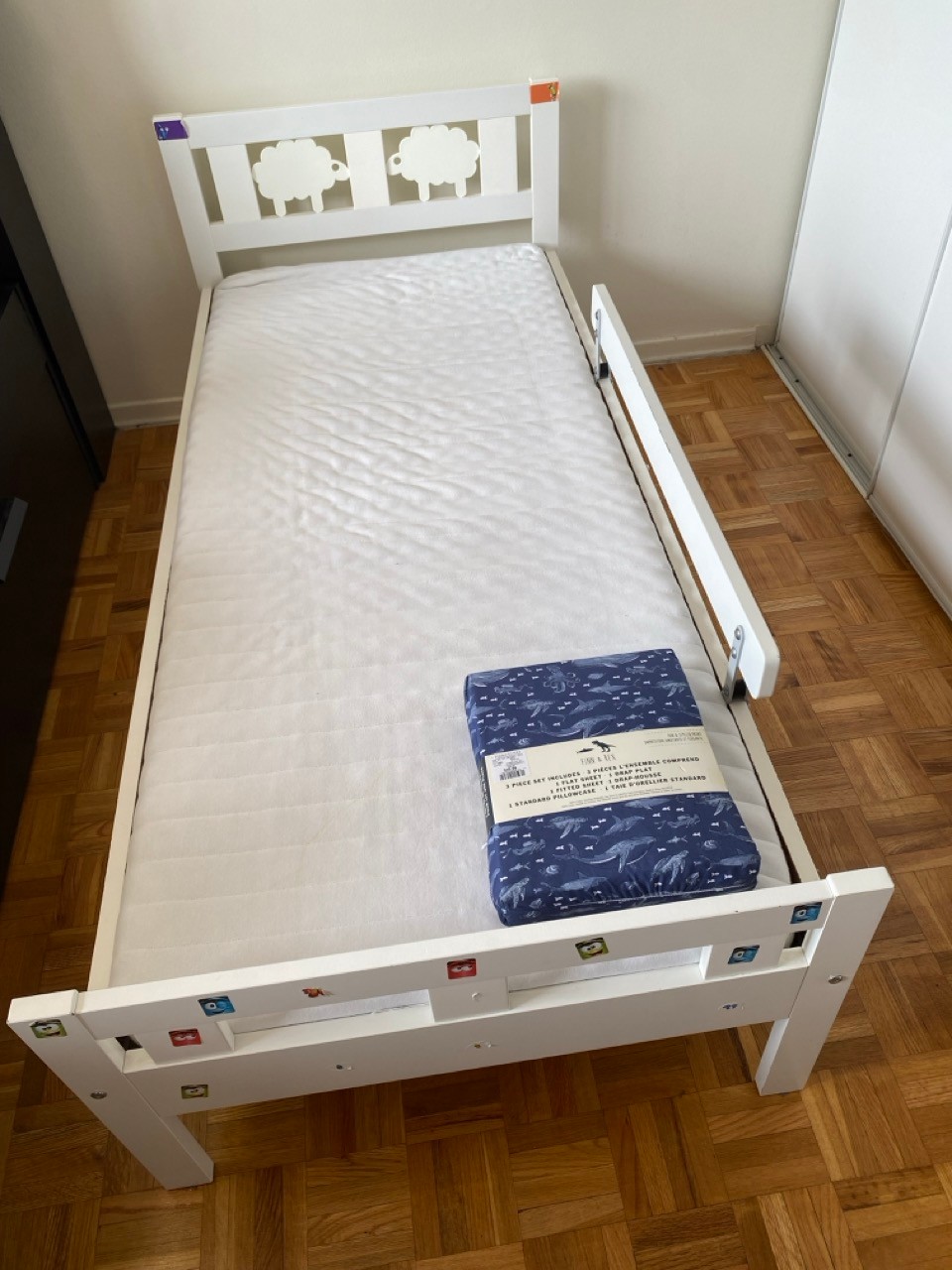 IKEA KRITTER Kids Bed Frame + Mattress + Brand New Bedsheet - photo 5