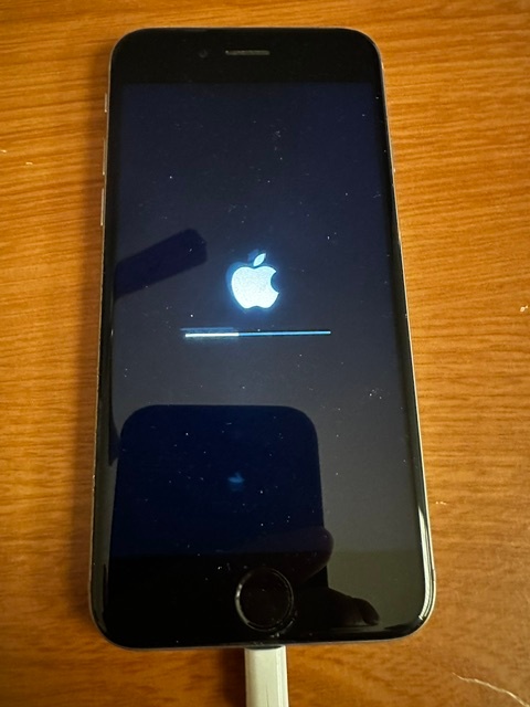 iPhone 11 (XR) with 64GB storage - photo 5