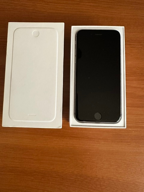 iPhone 11 (XR) with 64GB storage - photo 2