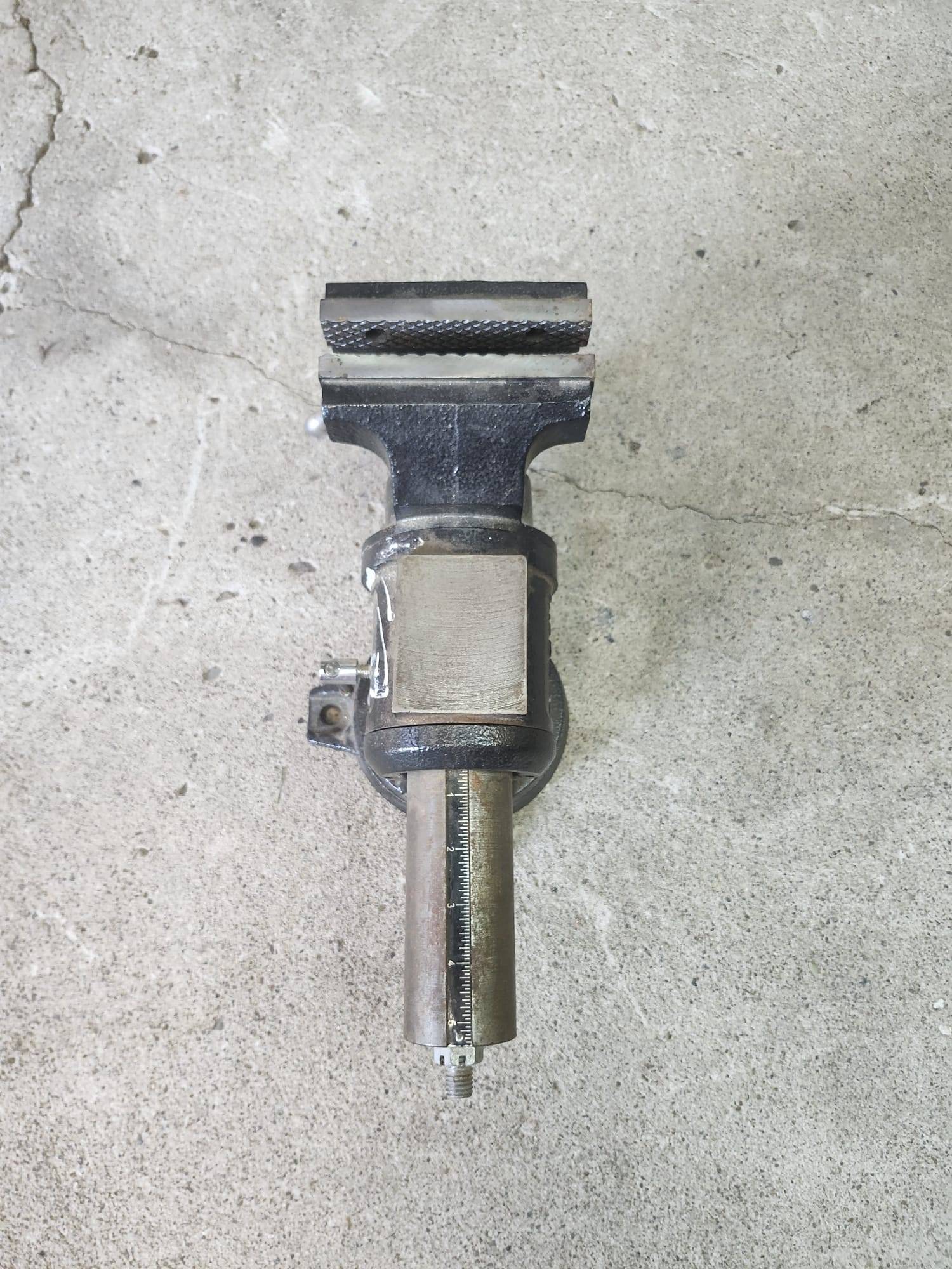 Heavy-Duty Swivel Bench Vise – Excellent Condition - photo 2
