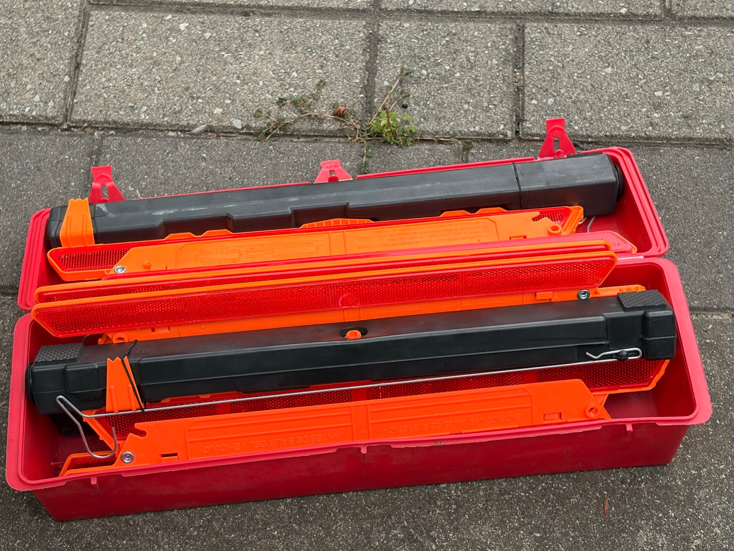 Roadside warning triangle kit (3 triangles)
