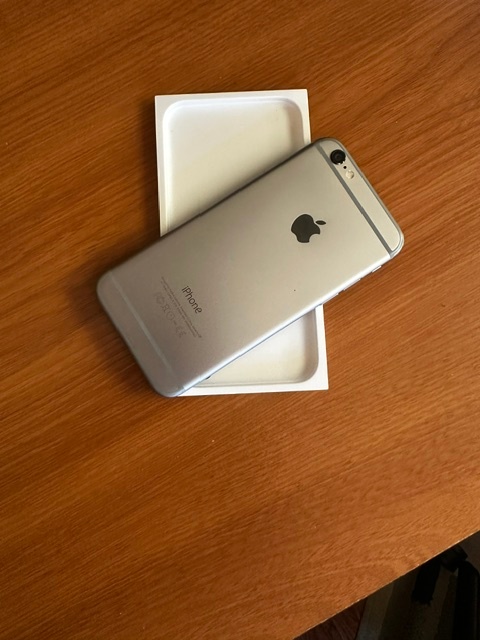 iPhone 11 (XR) with 64GB storage - photo 4