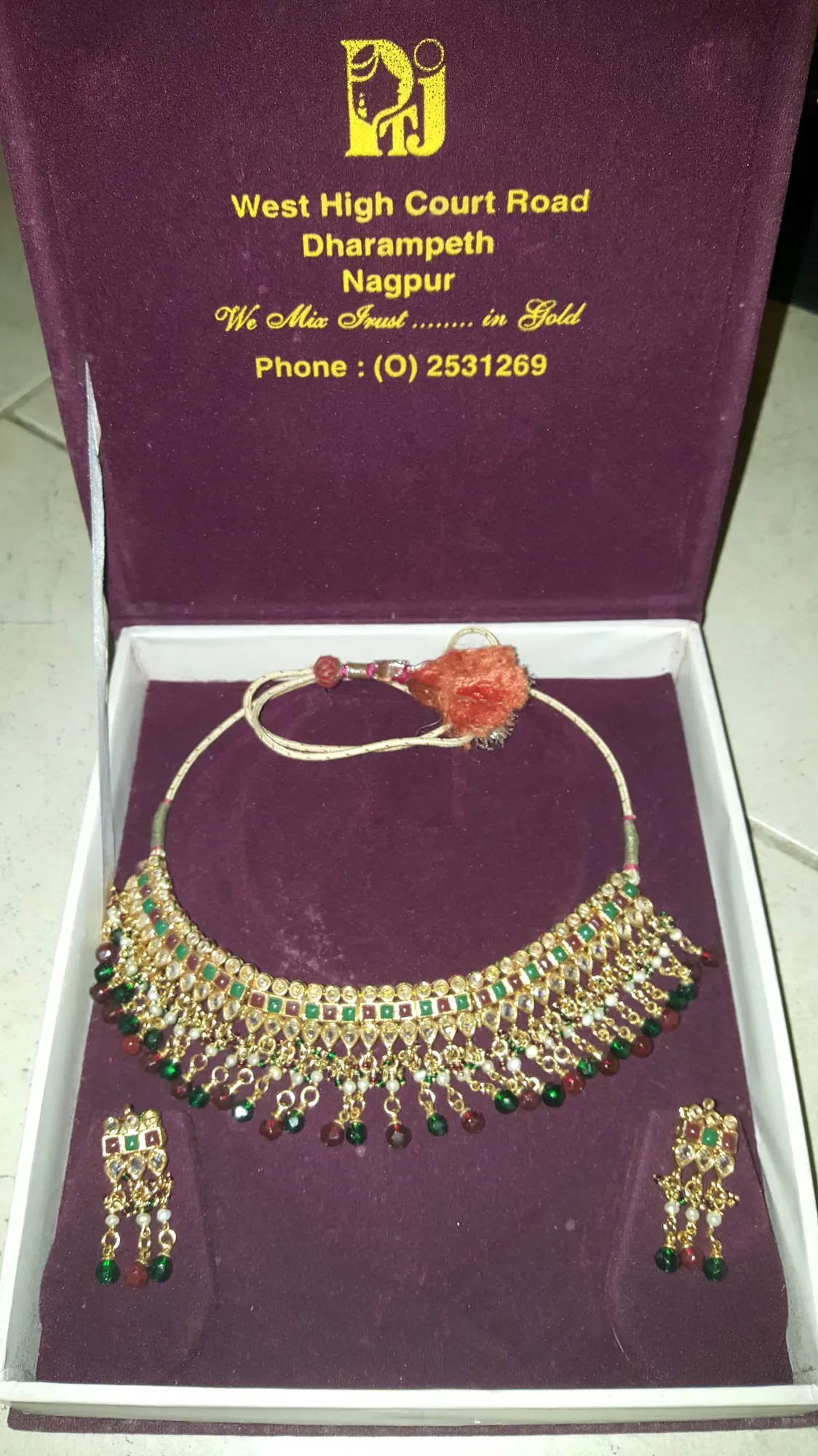 Stunning Vintage Beaded Necklace Earrings Set - photo 2