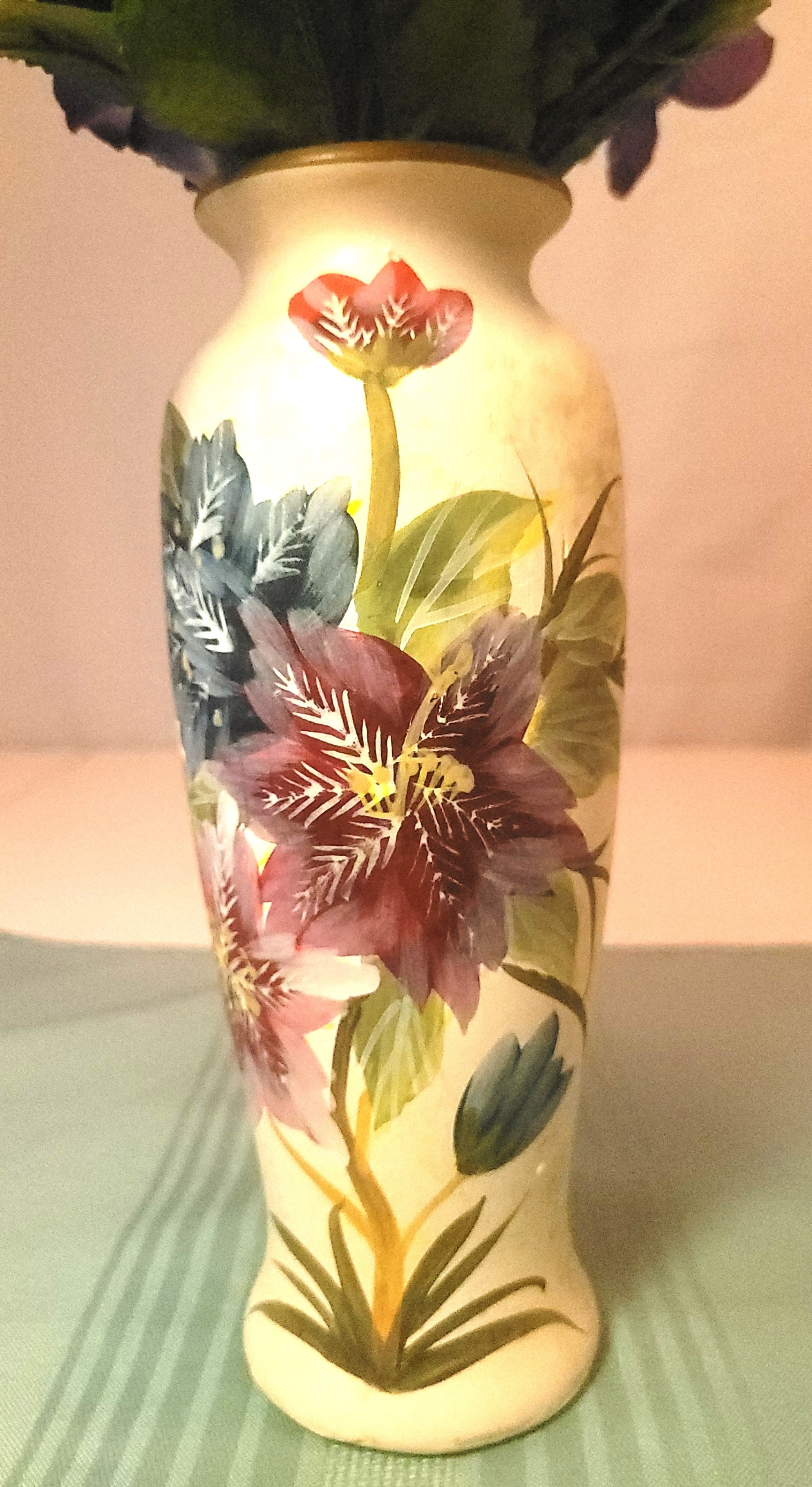 1970 Hand Painted Japanese Ceramic Vase Faux Purple Hydrangeas - photo 3