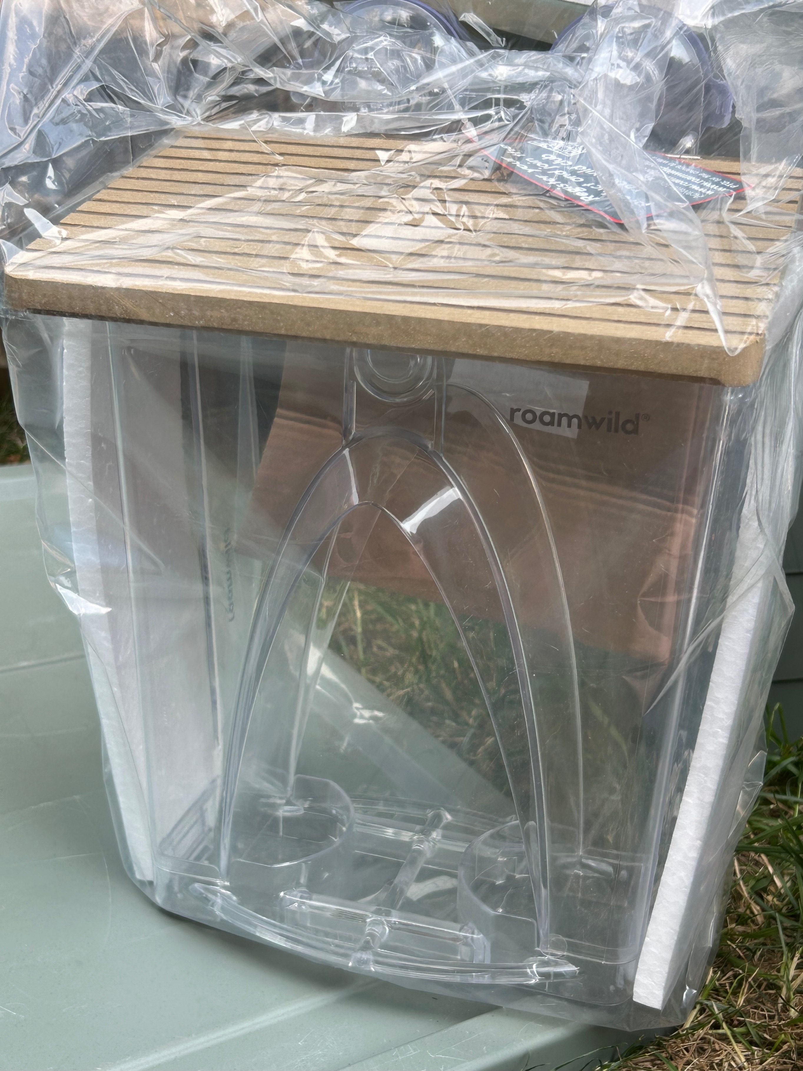 Suction Window Bird Feeder - 8" × 6" × 12" -Half Gallon Capacity - photo 4