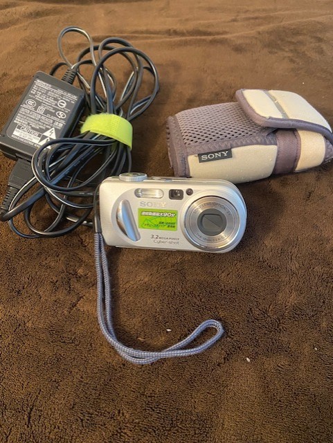 Sony Cyber-shot DSC-P8 3.2MP Vintage Digital Camera