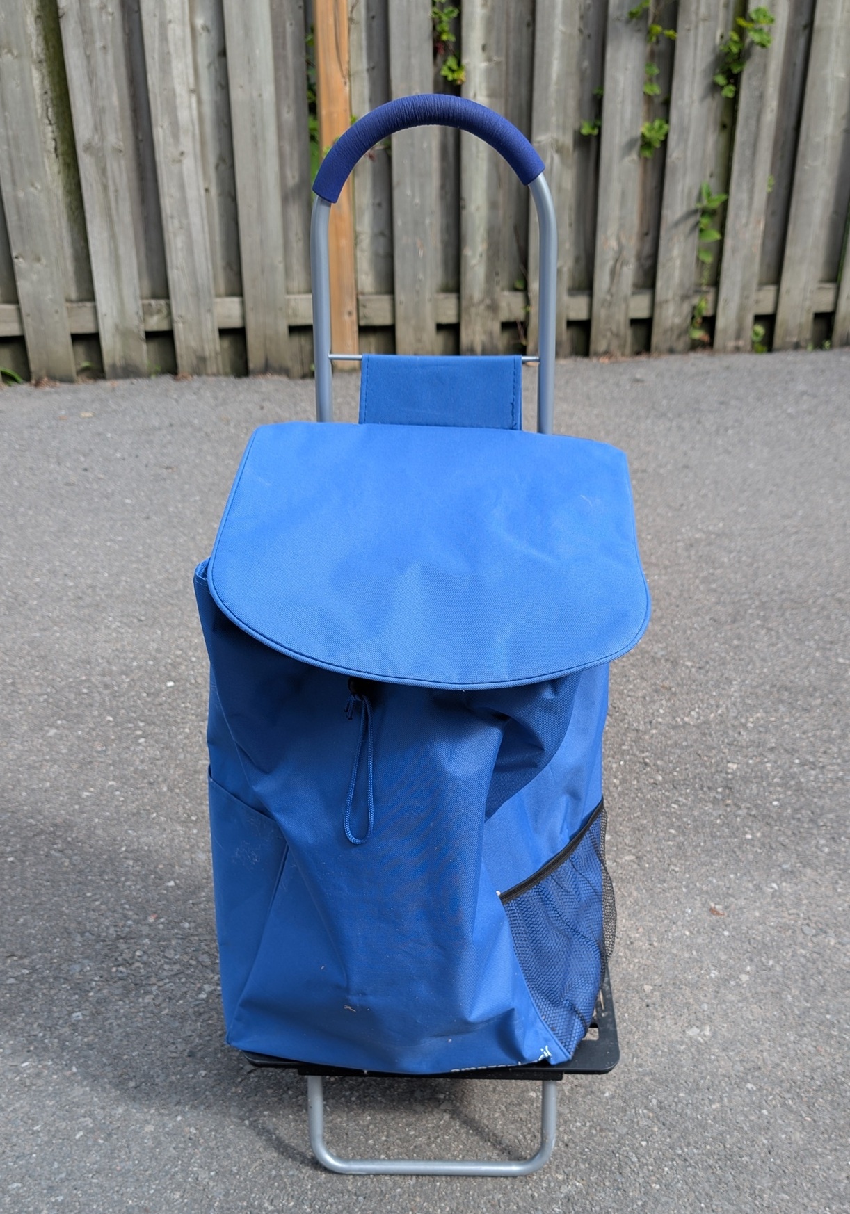 Amazon Basic Folding shopping cart. - photo 2