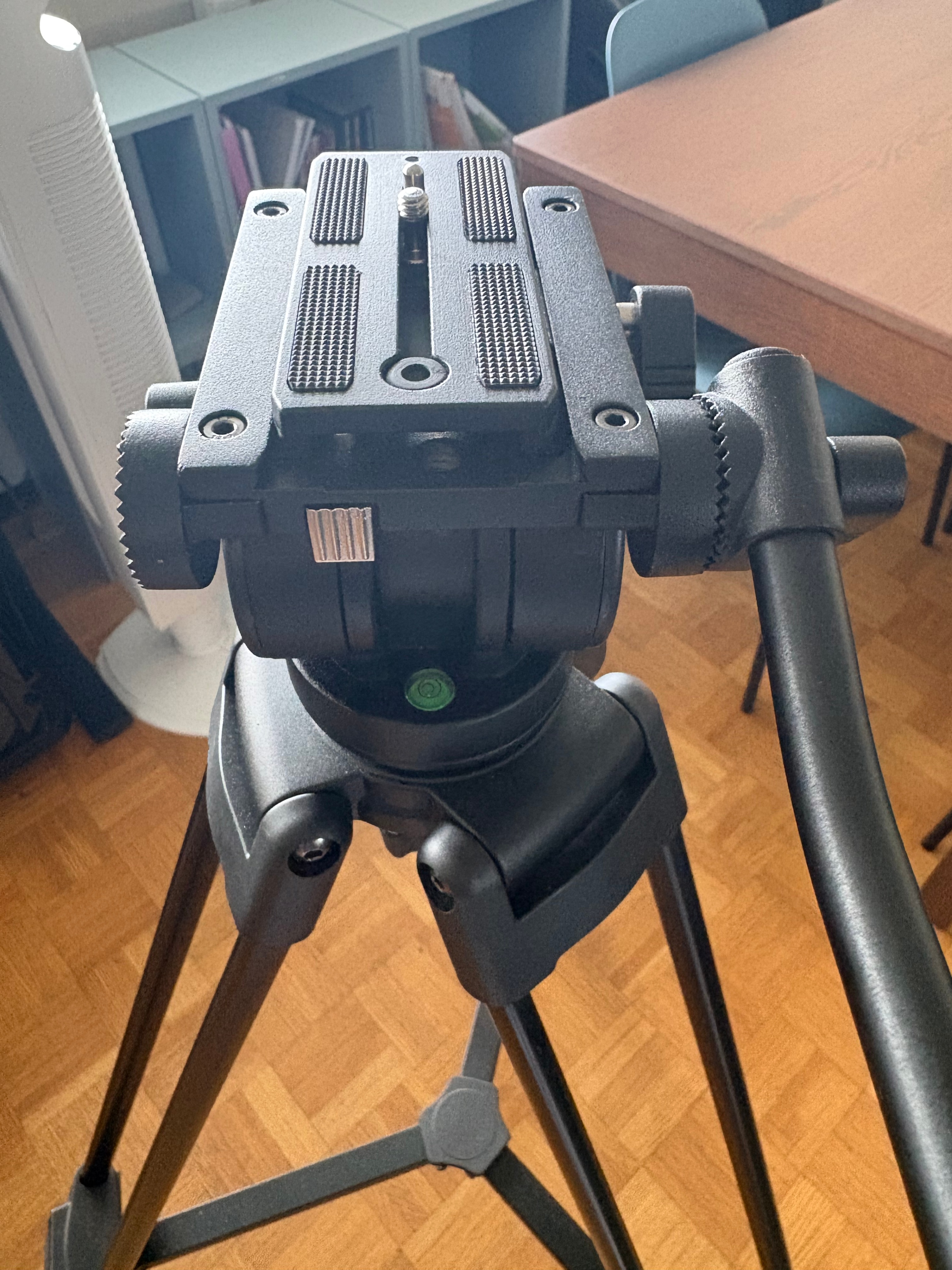 Neewer Professional 61 inches Aluminum Tripod with 360° Head - photo 3