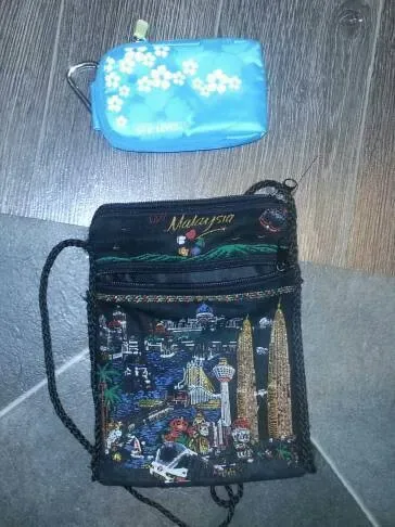 Bags & Purses Galore All In Excellent Condition - photo 3