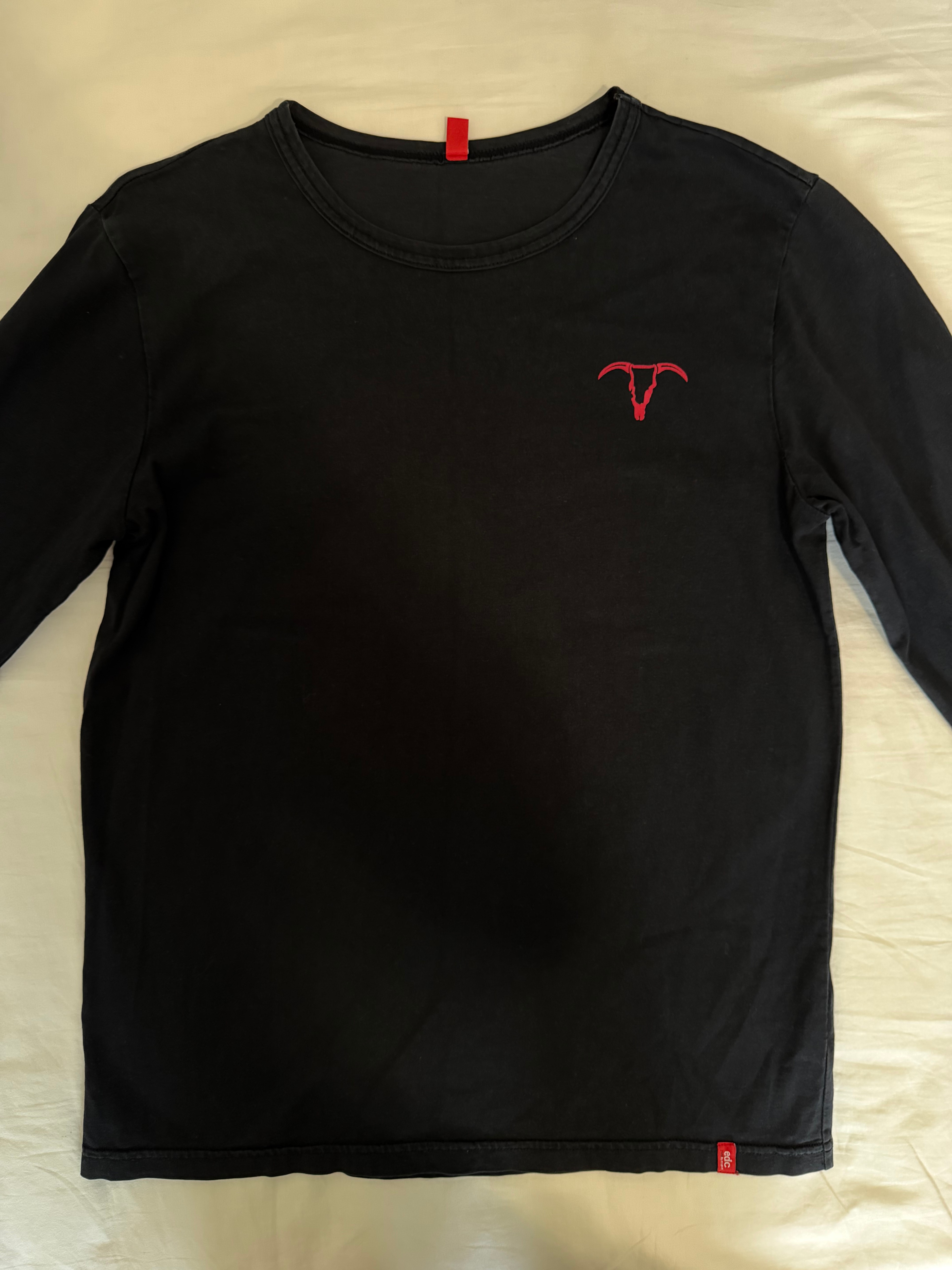 EDC by Esprit Black Long Sleeve Shirt – Red Bull Skull Logo - photo 5