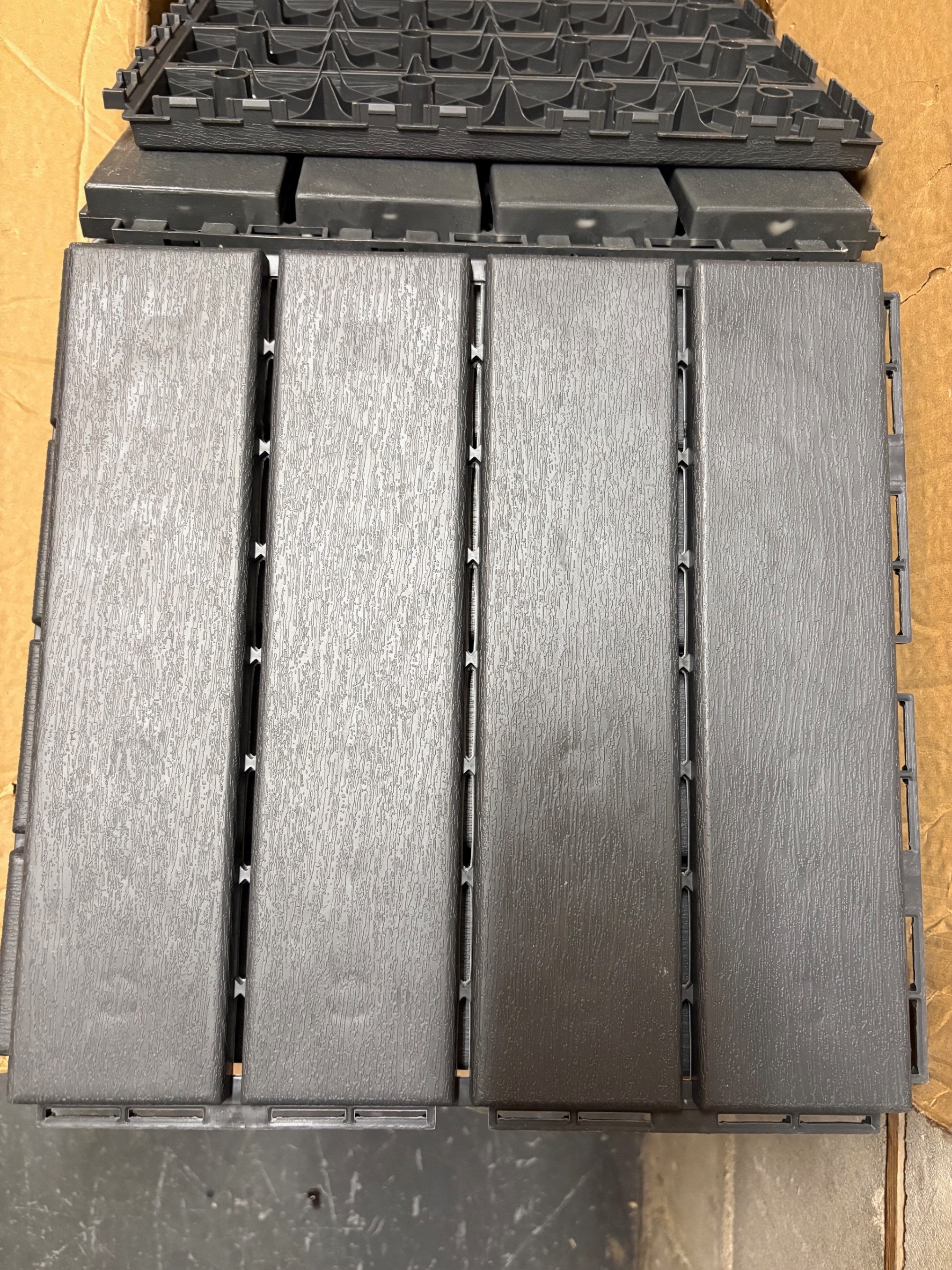 New 43 sq ft Goovilla Interlocking Deck Tiles (43 pcs) - photo 4