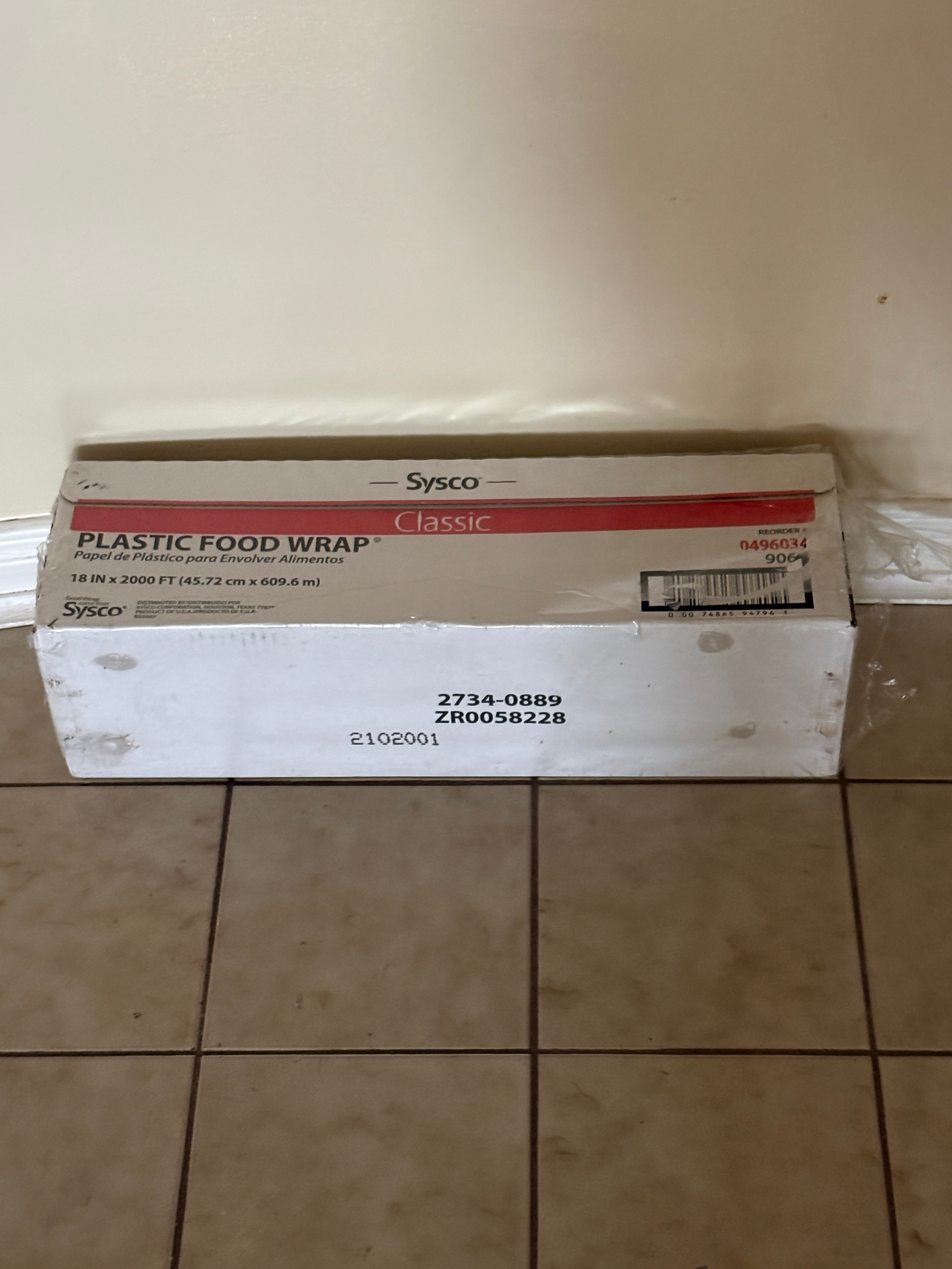 Sysco Classic Plastic Food Wrap - 18 IN x 2000 FT - photo 3
