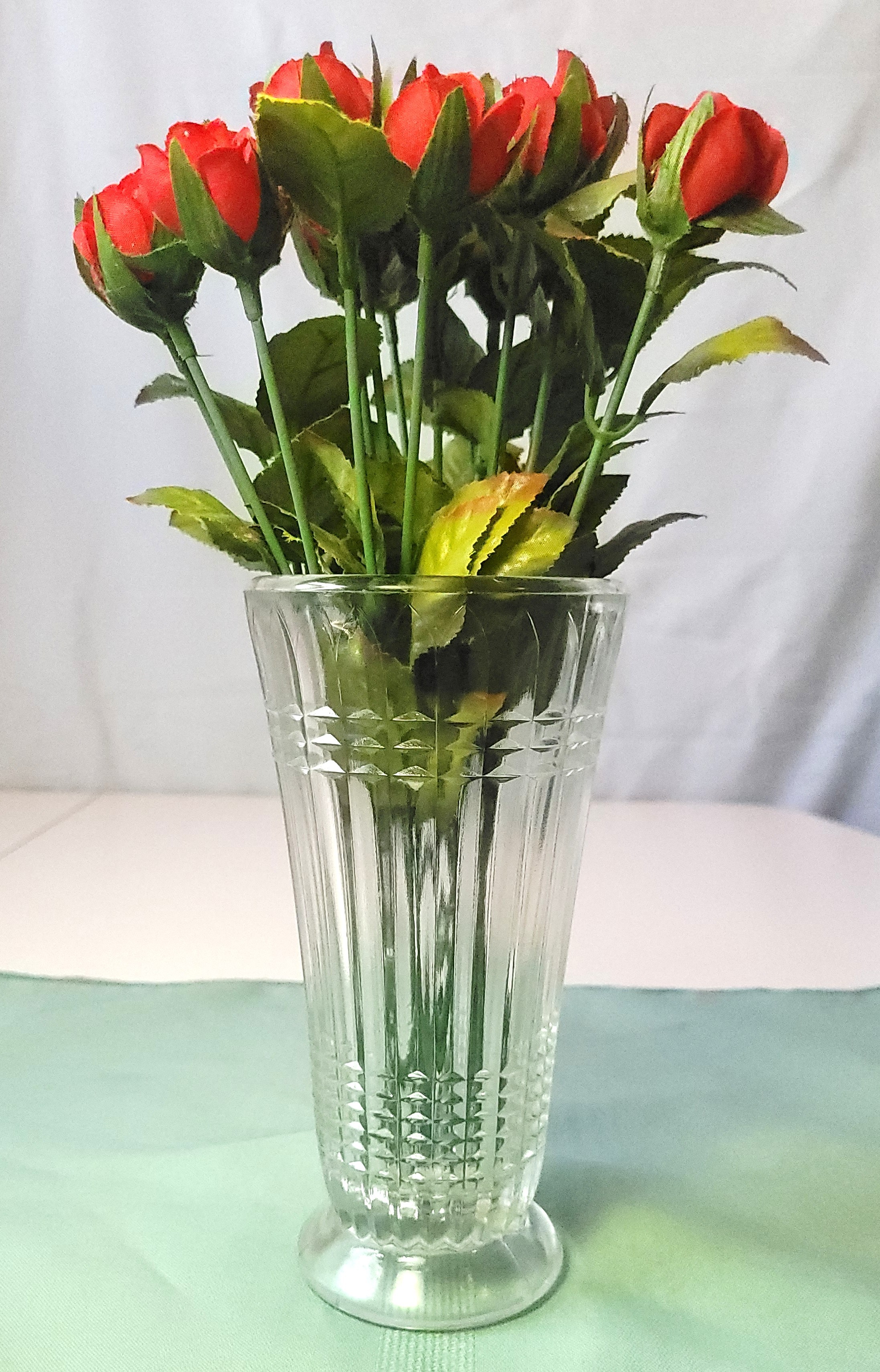 1975 Clear Pressed Glass Vase Ribbed Diamond Pattern Faux Floral - photo 2
