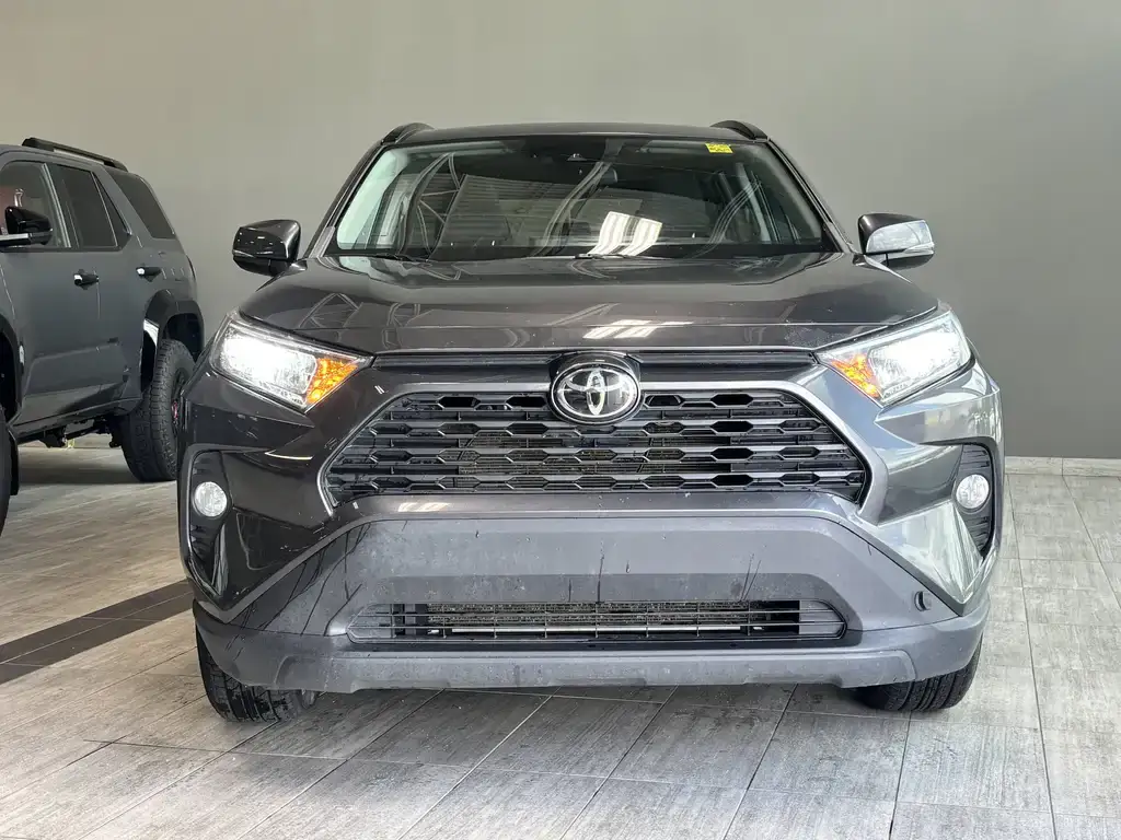 2020 Toyota RAV4 - photo 2