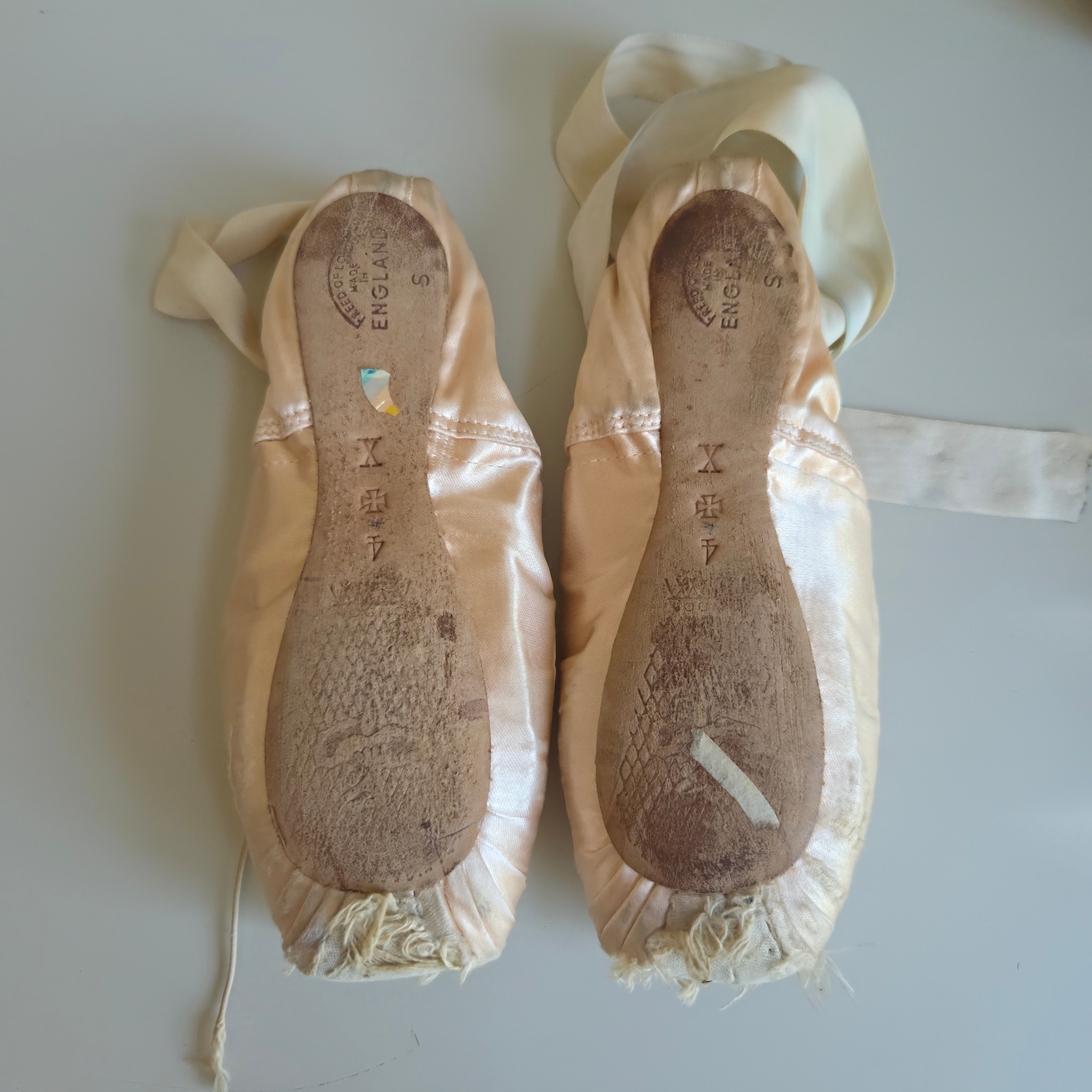 Sonia Rodriguez -  Signed Ballet Shoes & Poster - Pre-Loved! 🩰 - photo 3