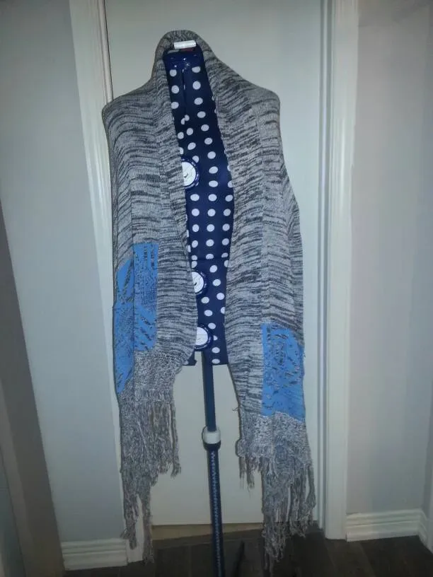 Shyanne Long - Sleeved Shawl/ Wrap -- Size Medium - photo 2