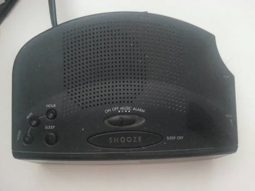 Classic Old School General Electric Digital Radio Alarm Clock - photo 5
