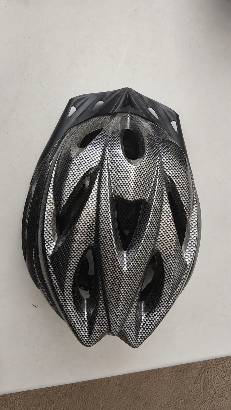 Adult Bike Helmet (Carbon Fiber Pattern) – Like New / Used Twice - photo 4