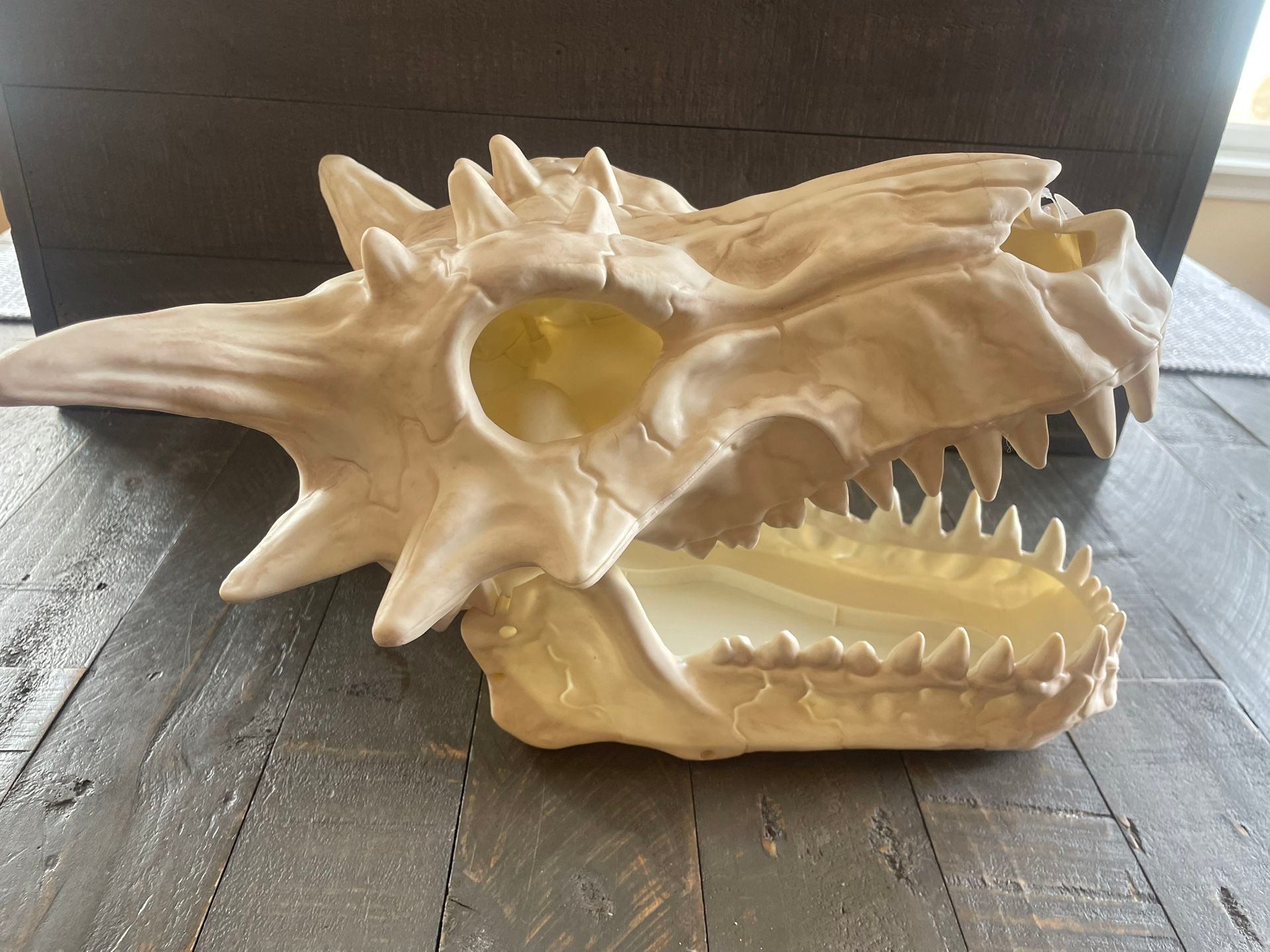 NEW - LED Light Up Dragon Plastic Skull With Moving Jaws - photo 4