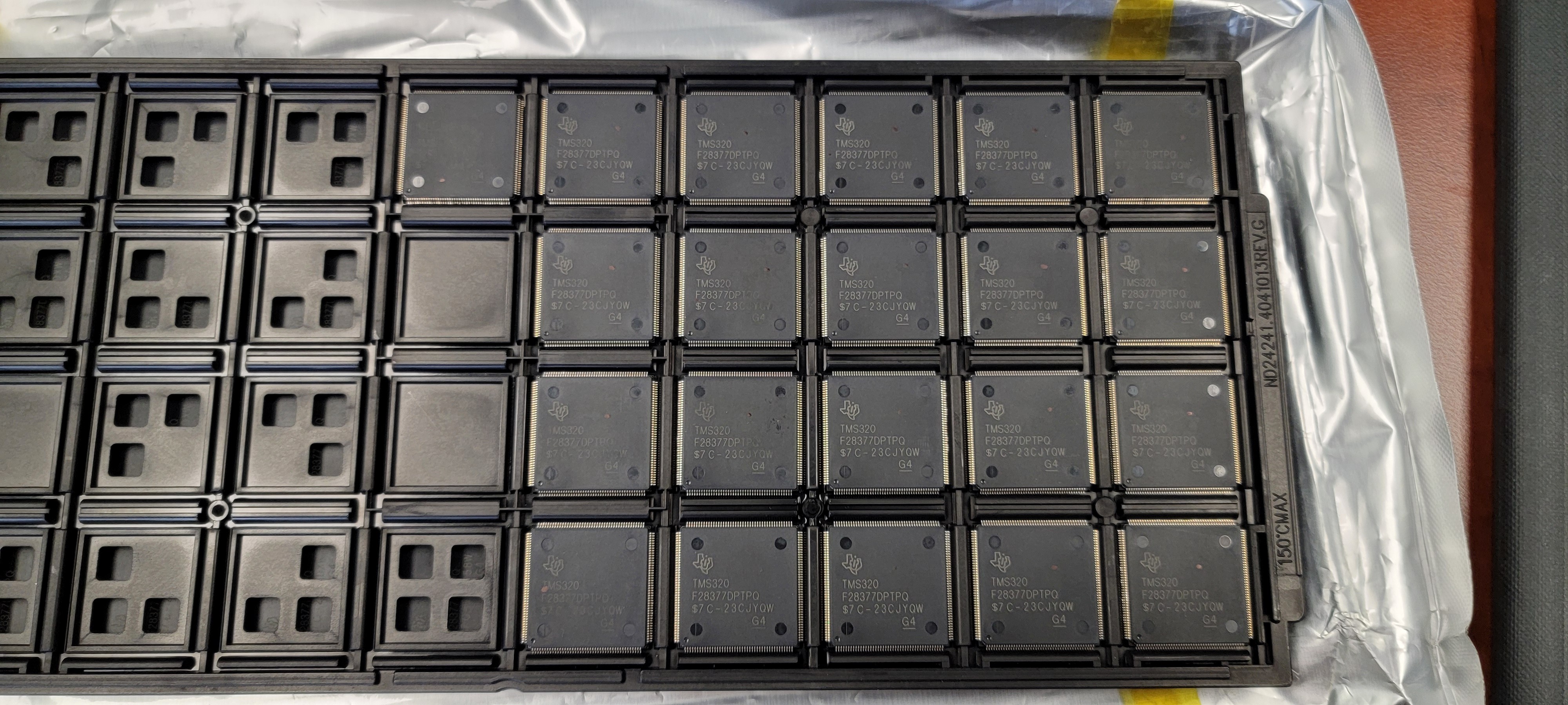 Texas Instruments TMS320F28377DPTPQ Microcontroller