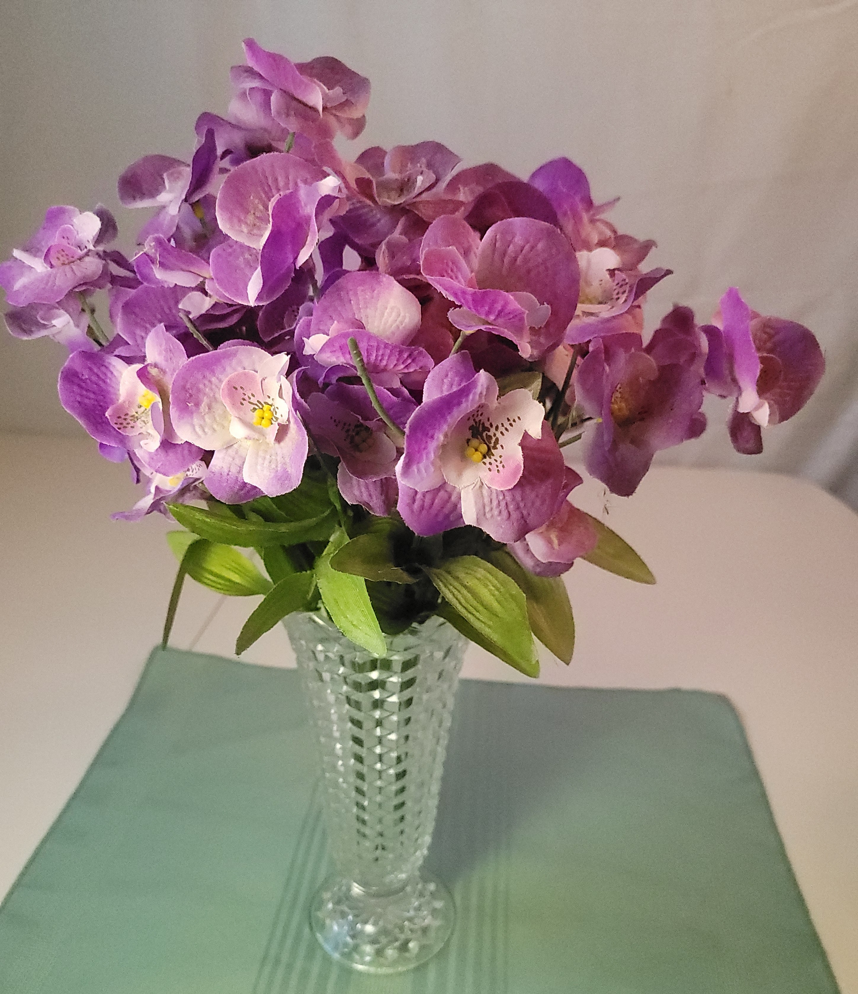 1967 Anchor Hocking Wexford Glass 8" Footed Vase Faux Flowers