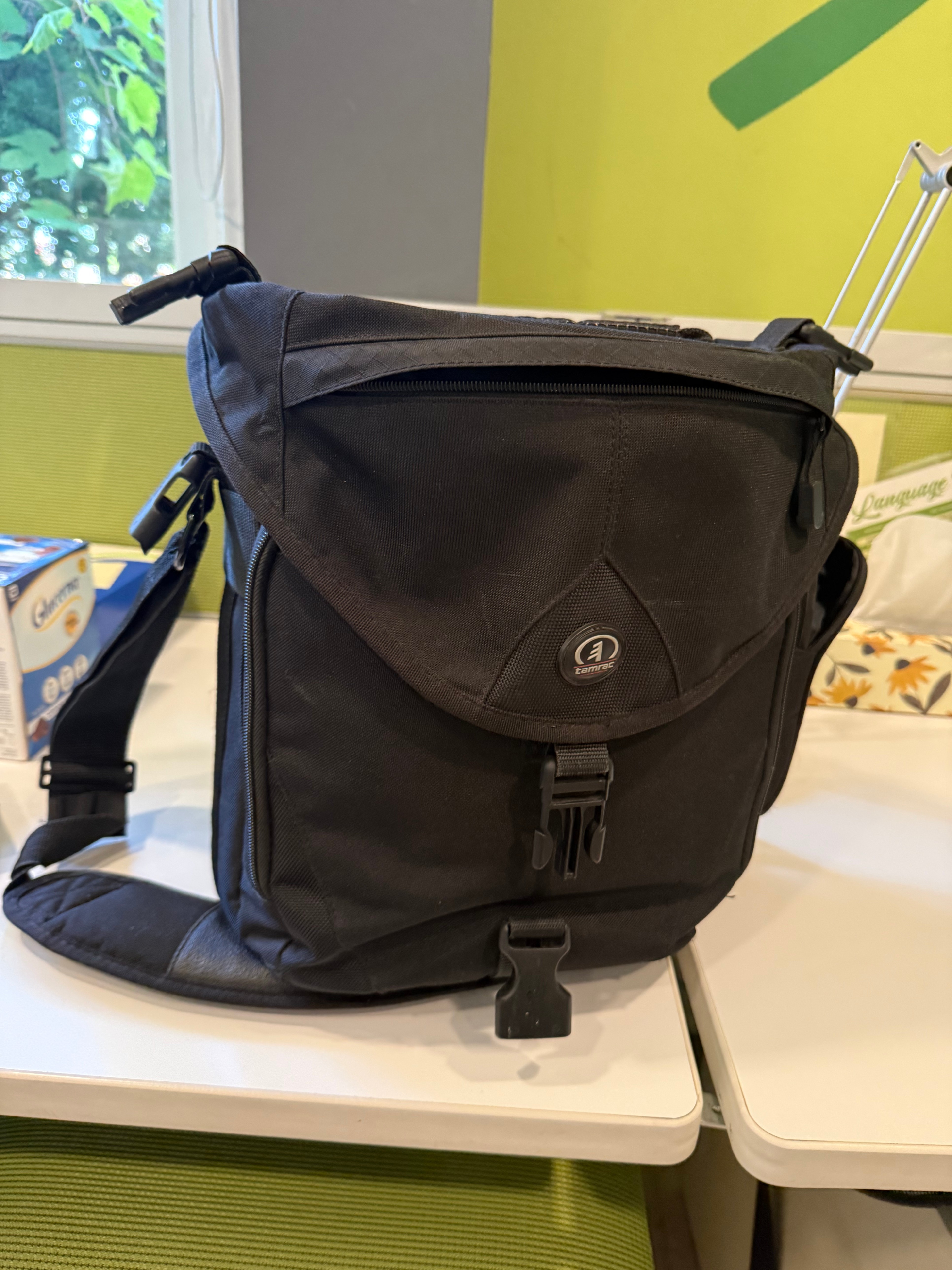 Tamrac Camera Bag with Rain Cover - photo 4