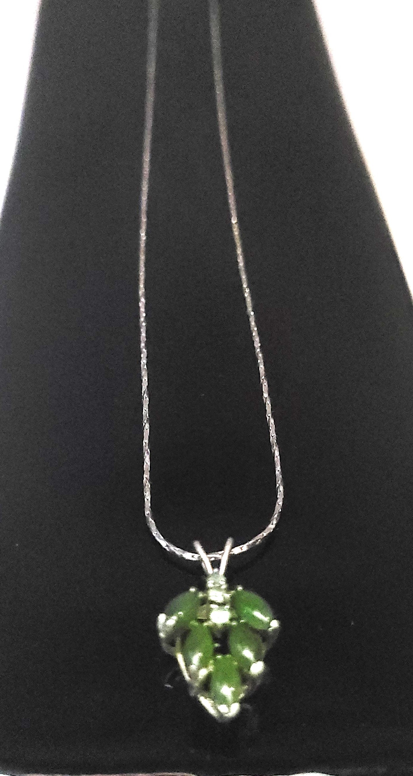 1980s Green Nephrite Jade Cluster Pendant Chain Necklace 19.75" - photo 2