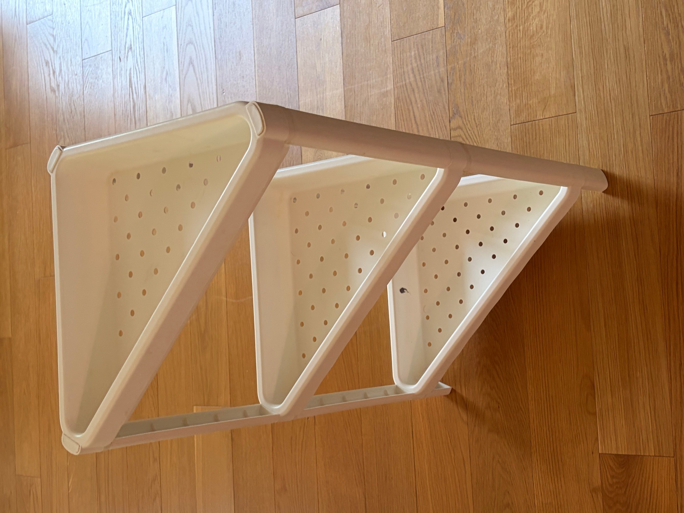 White 3-tier plastic corner shelf - photo 3