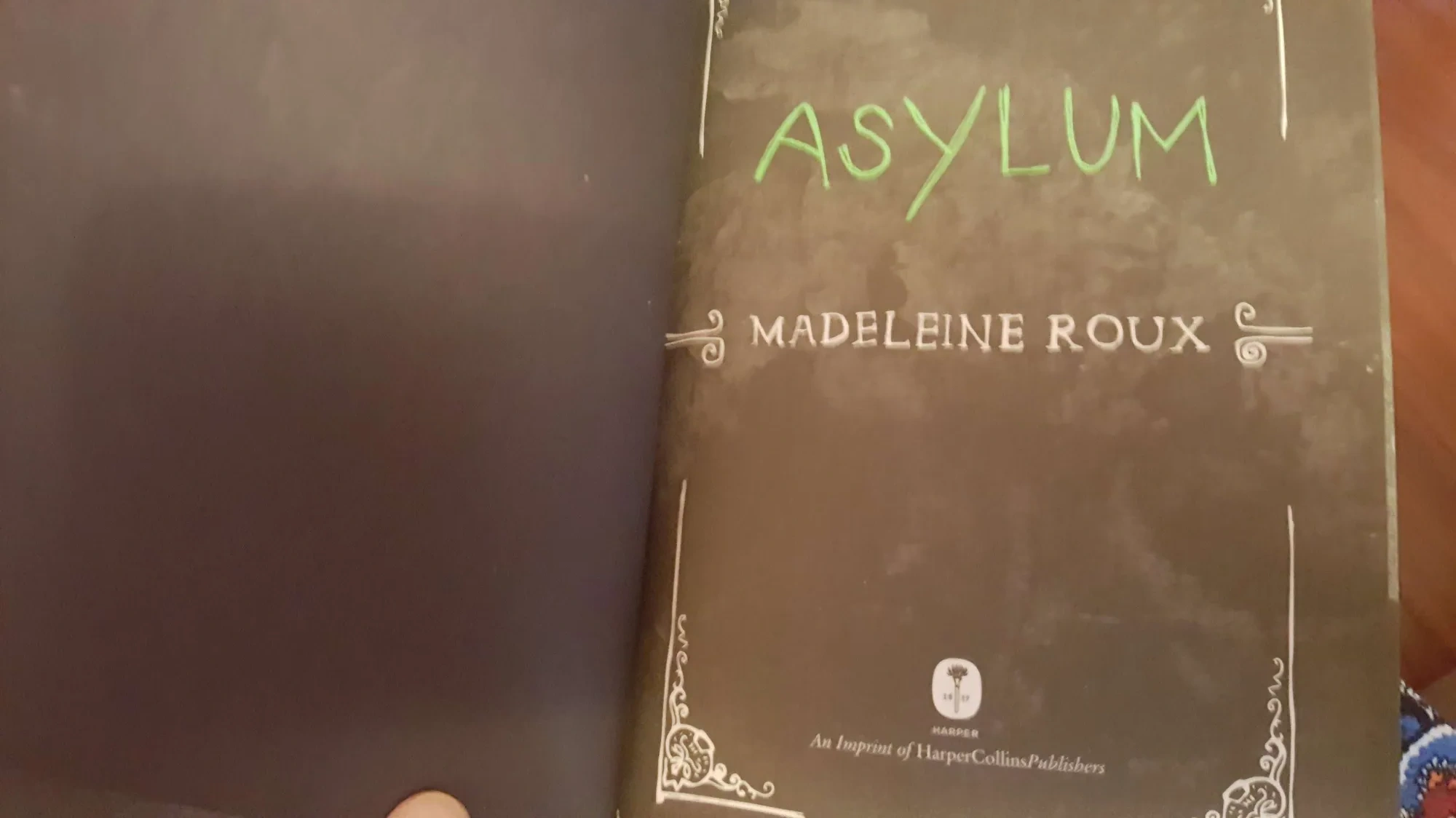 Hardcover Asylum by Madeleine Roux