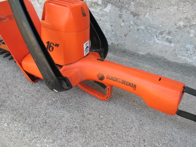 Black and Decker 16 Inch Corded Hedge Trimmer - photo 5