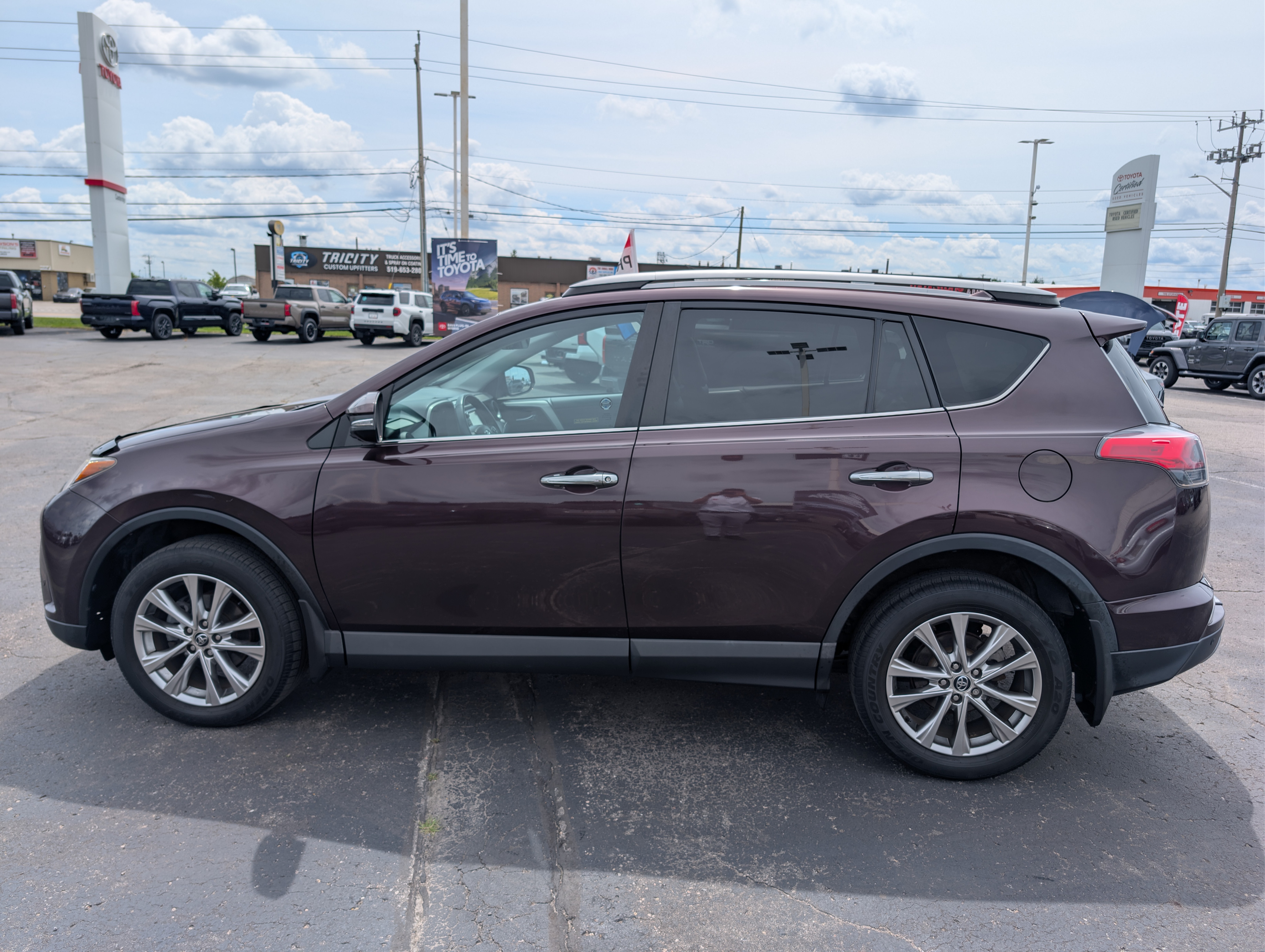 2018 Toyota RAV4 Limited - photo 3
