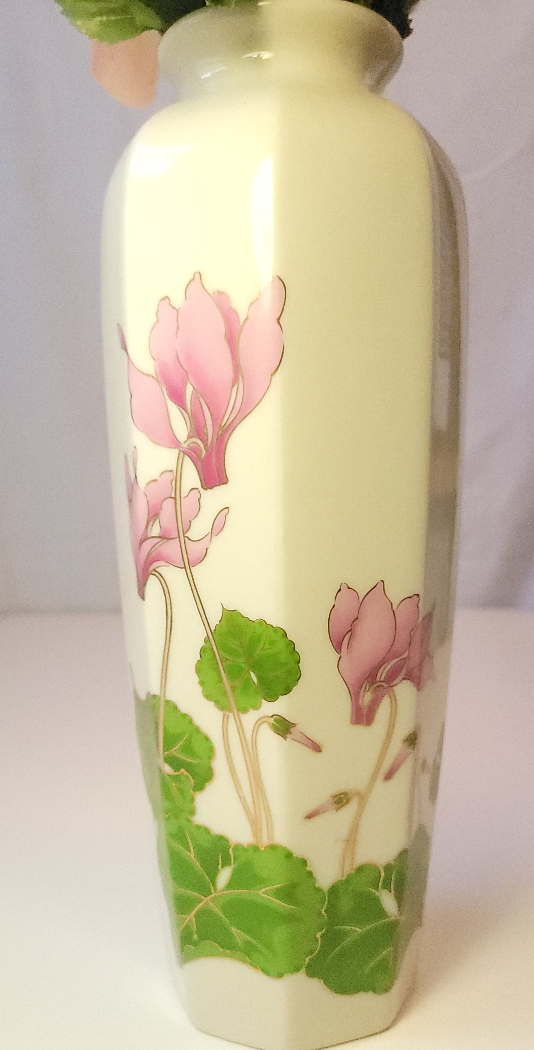 1970s Otagiri Japan Hexagonal Cyclamen Porcelain Vase Floral - photo 3