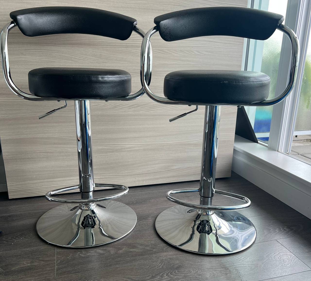 2 Adjustable Bar Stools