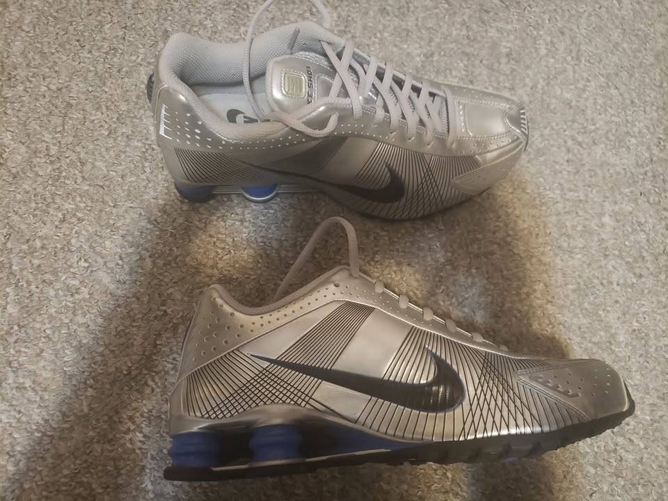 Nike Shox R4 Vtg Met. Silver Men's Size 9 Sneakers Brand New NOS
