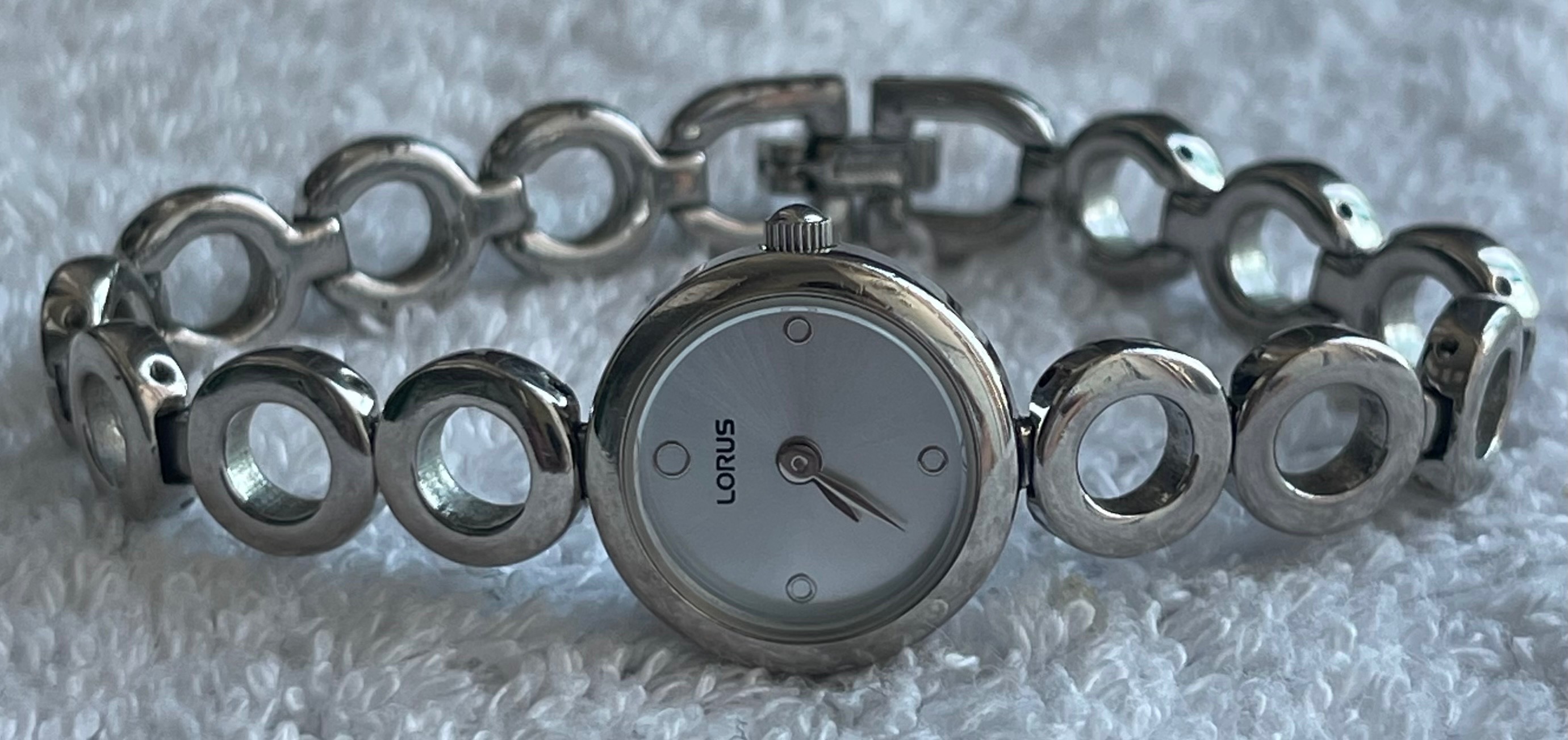 Vintage Lorus by Seiko Silver Circle Link Watch (Needs Battery)